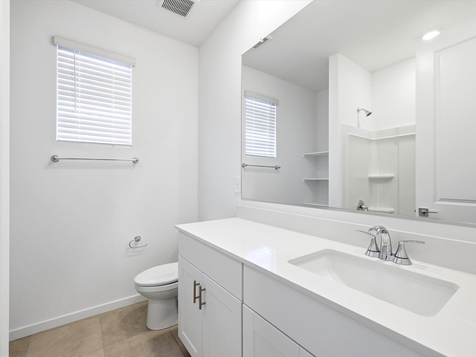 PHX_Allure-Vista_Bathroom_24442-Grove-St