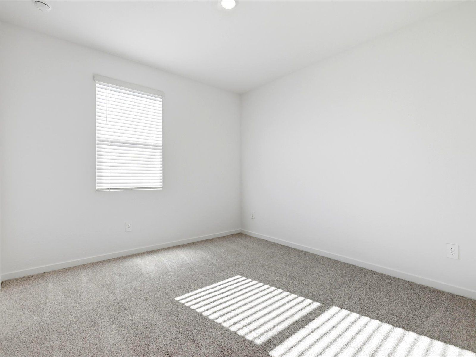 PHX_Allure-Vista_Bedroom_24442-Grove-St