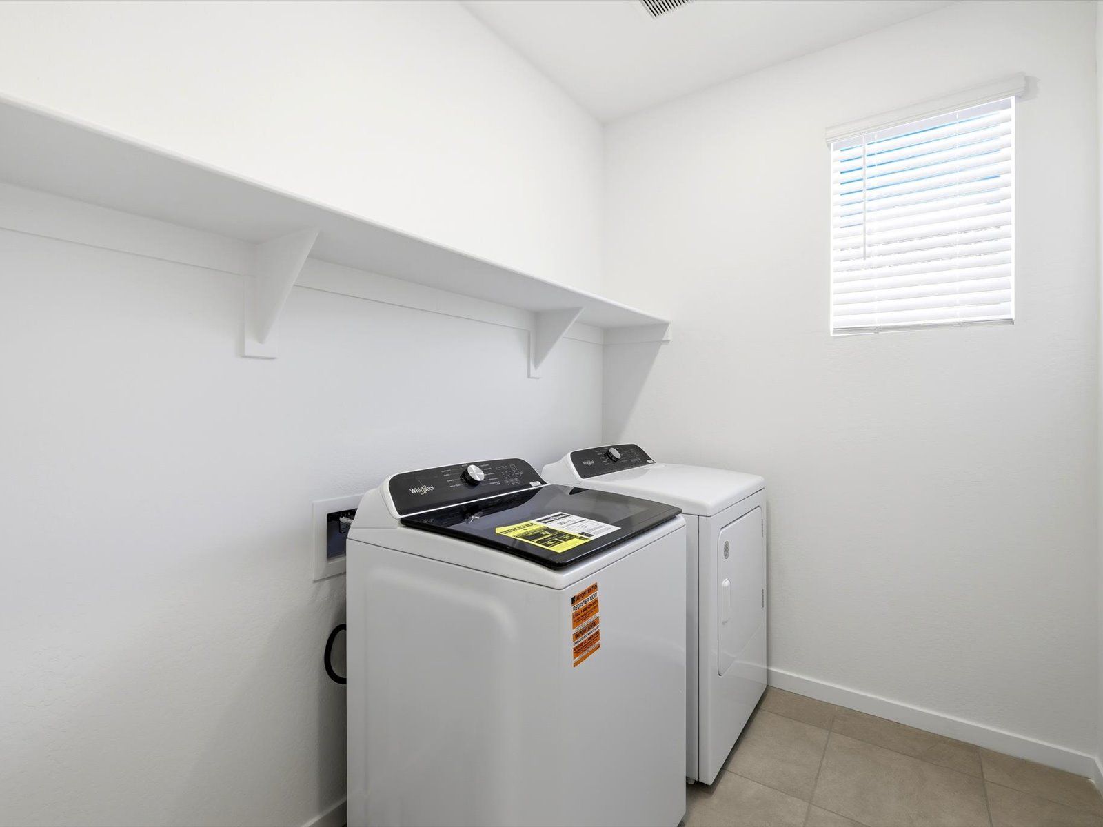 PHX_Allure-Vista_Laundry-Area_24442-Grove-St