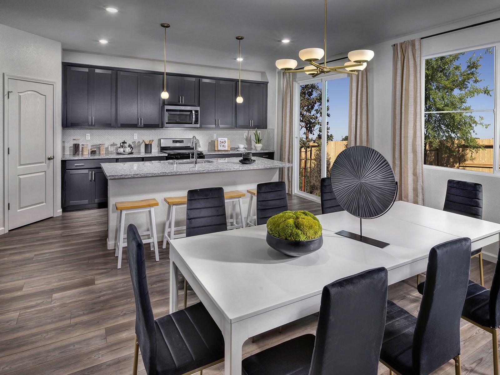 Residence 4 dining room modeled at a nearby Meritage community.