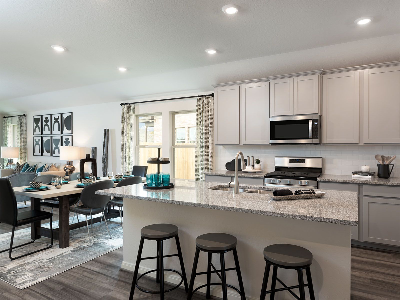 The open floorplan provides for excellent entertaining.