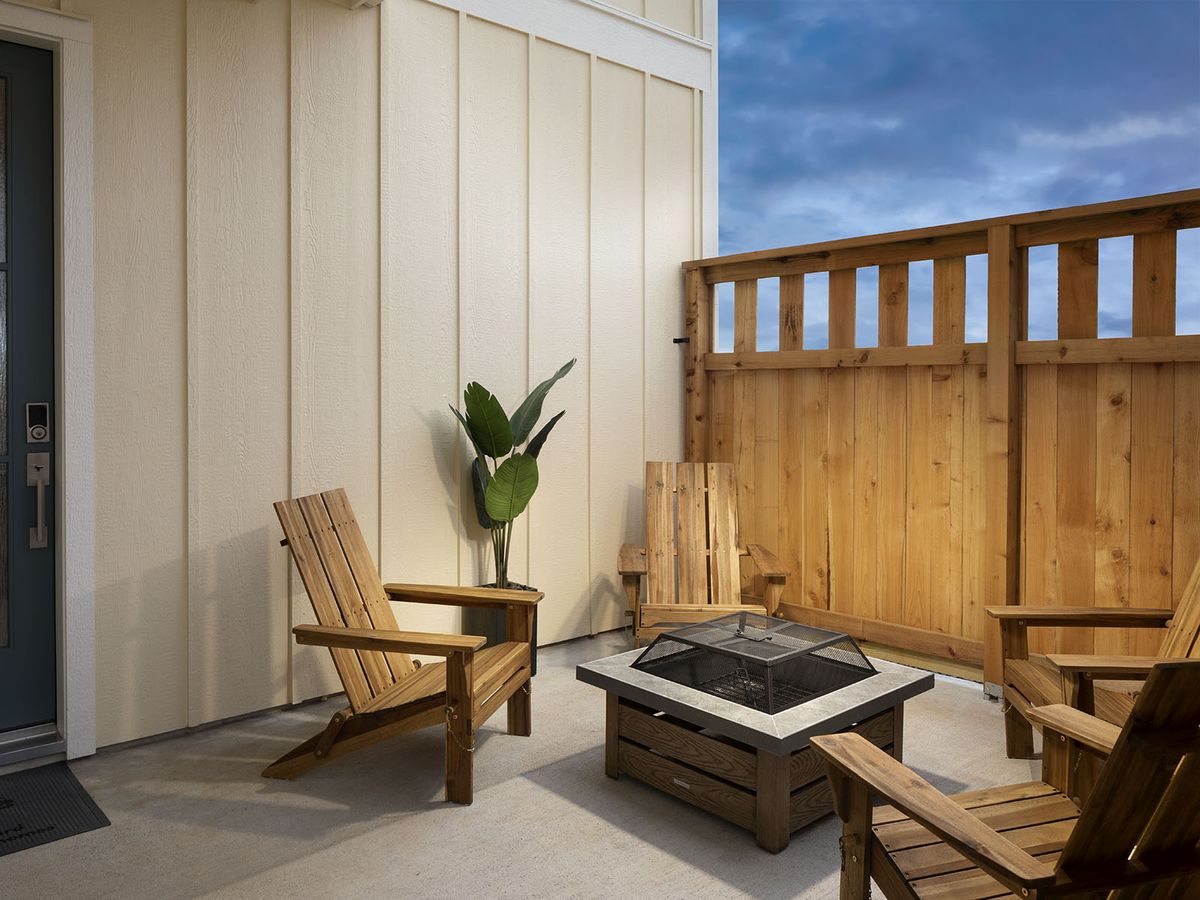 KemahCrossing_2038_Retreat_Modern Cottage_COURTYARD_web