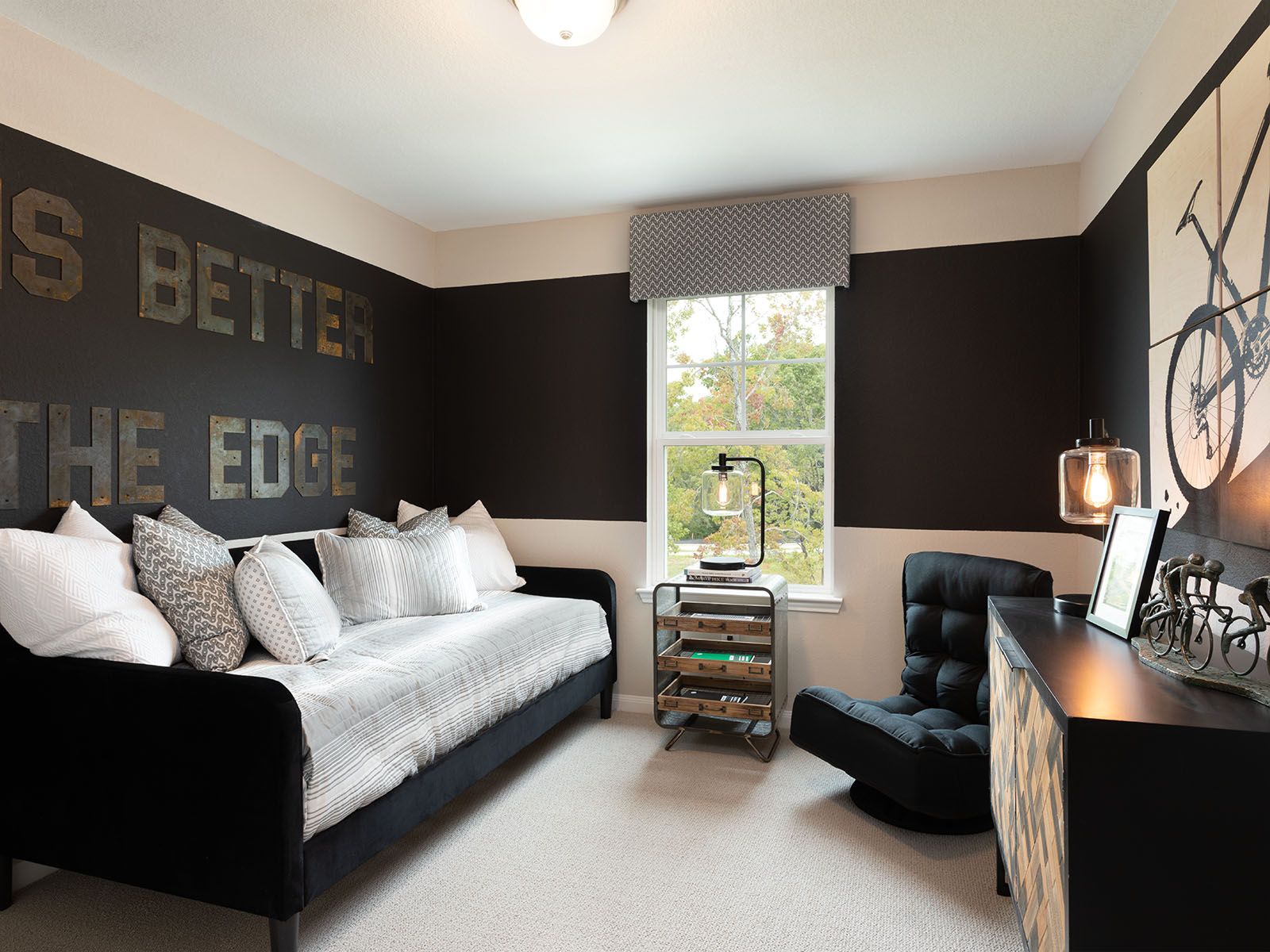 Secondary bedroom