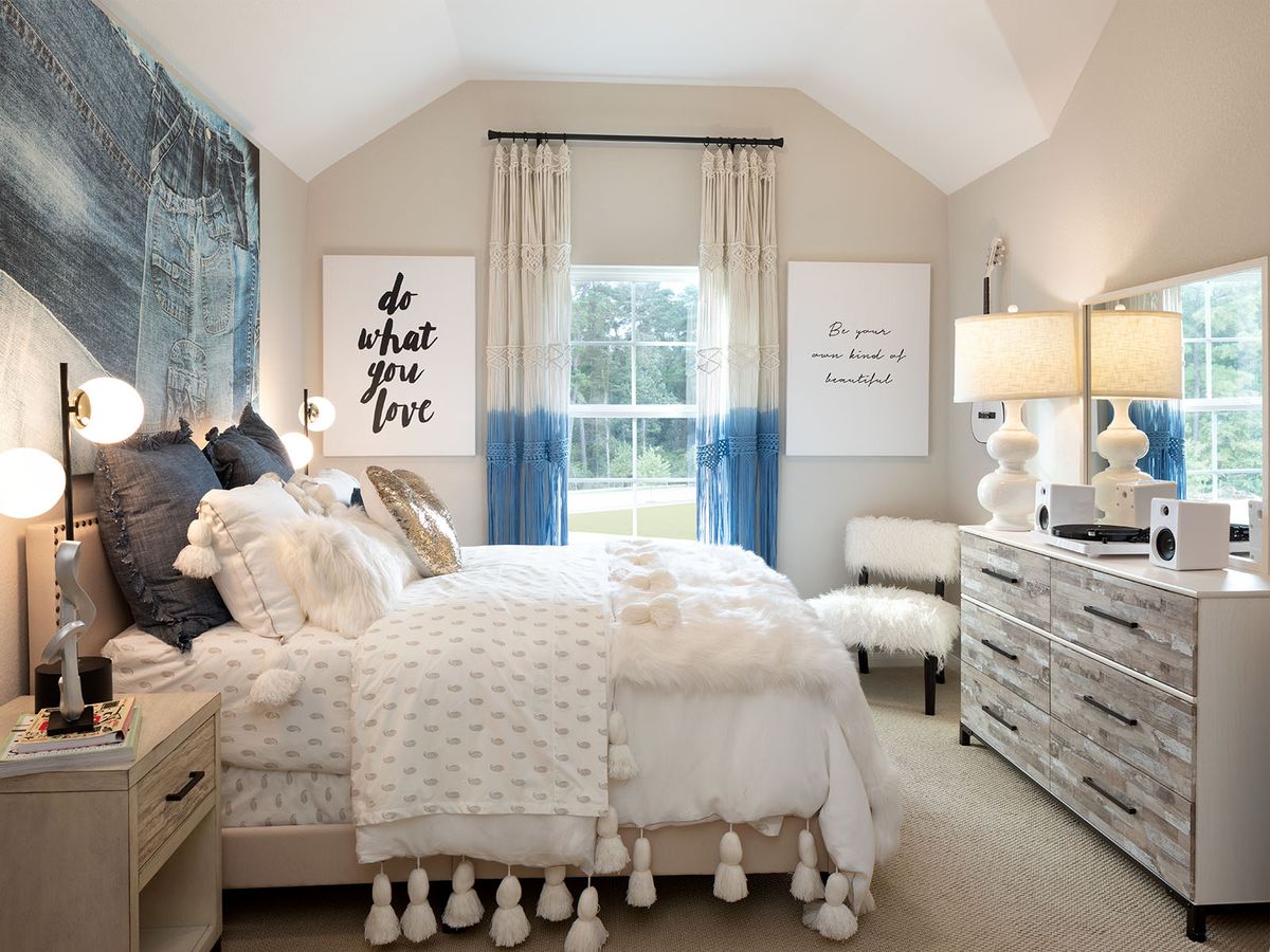HOU_MontgomeryOaks_4012_Cedar_Classic White_BED3_web