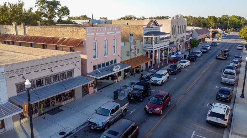 Historic downtown Bastrop is nearby for dining and shopping.