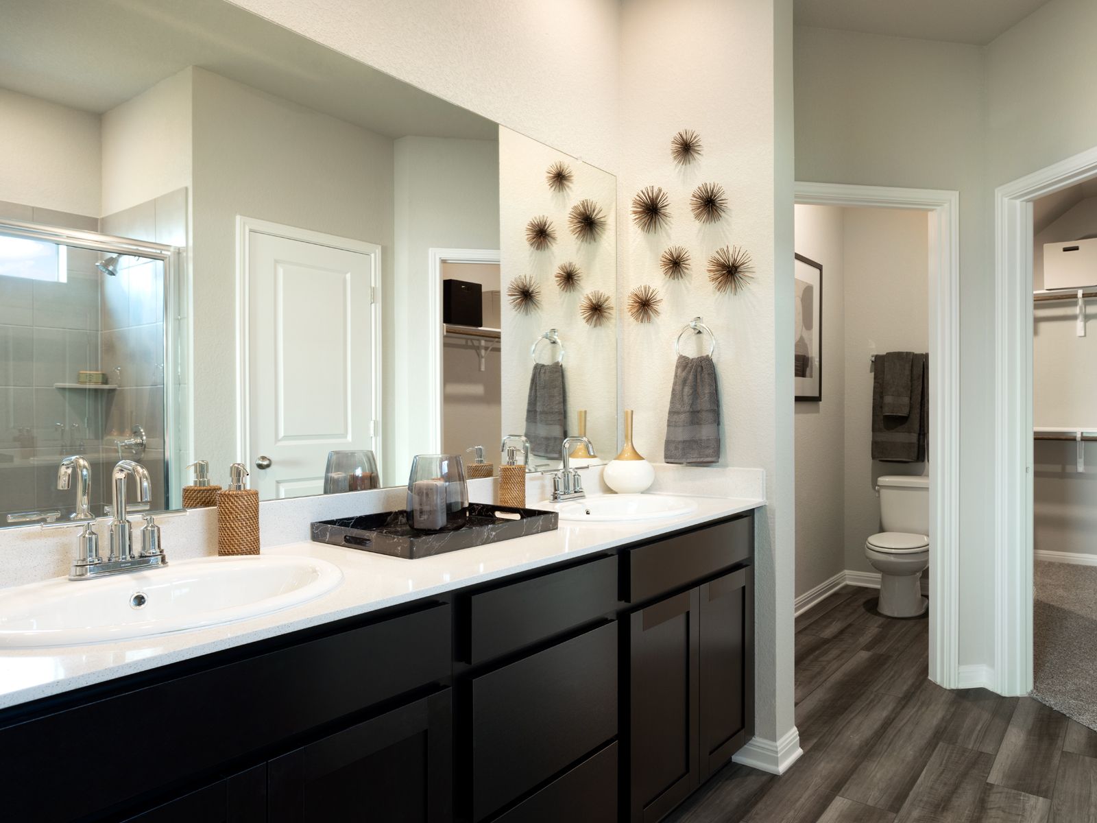Live in luxury in the primary bathroom.