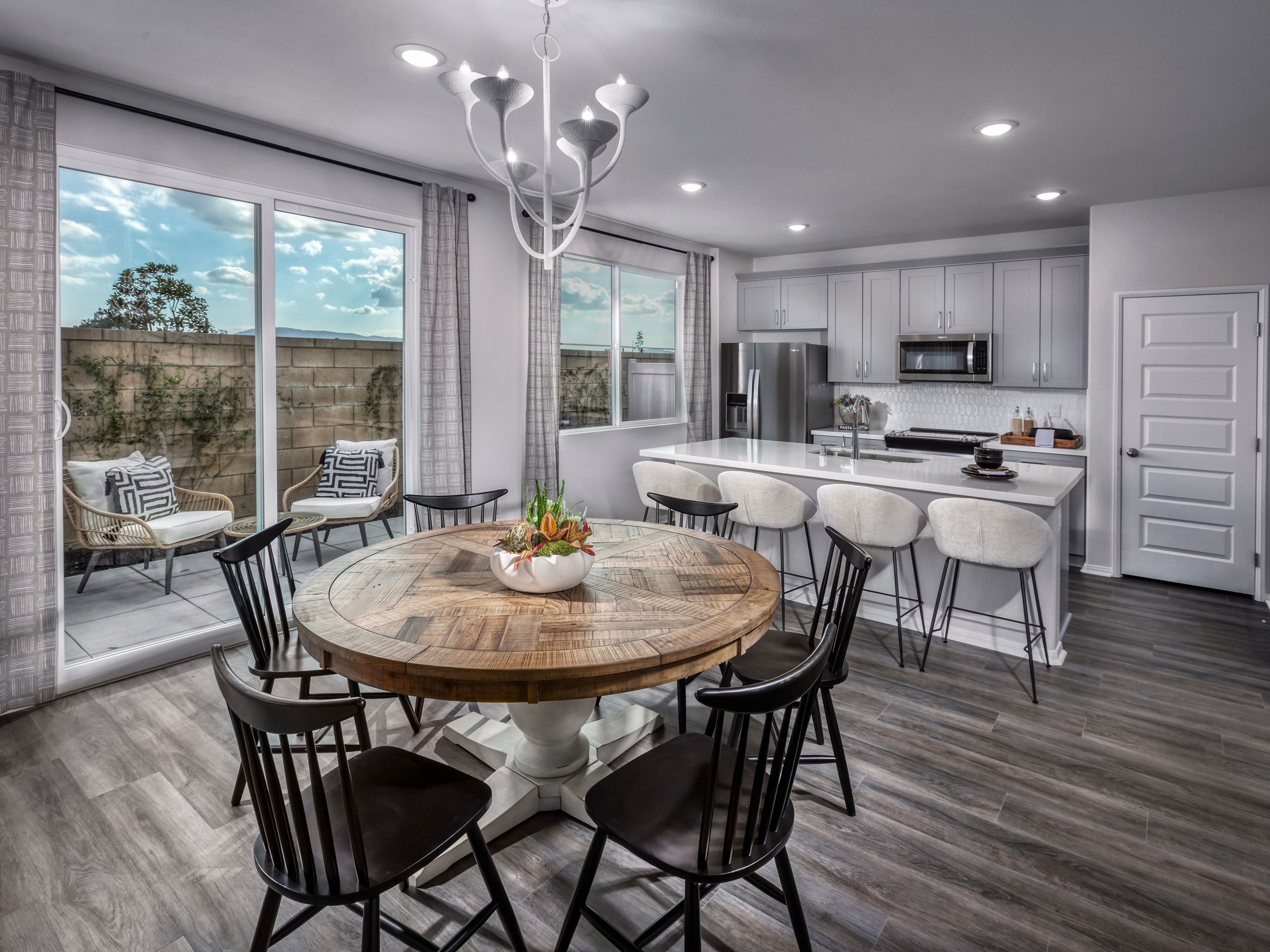 Catch up with the family for dinner in the dining room.