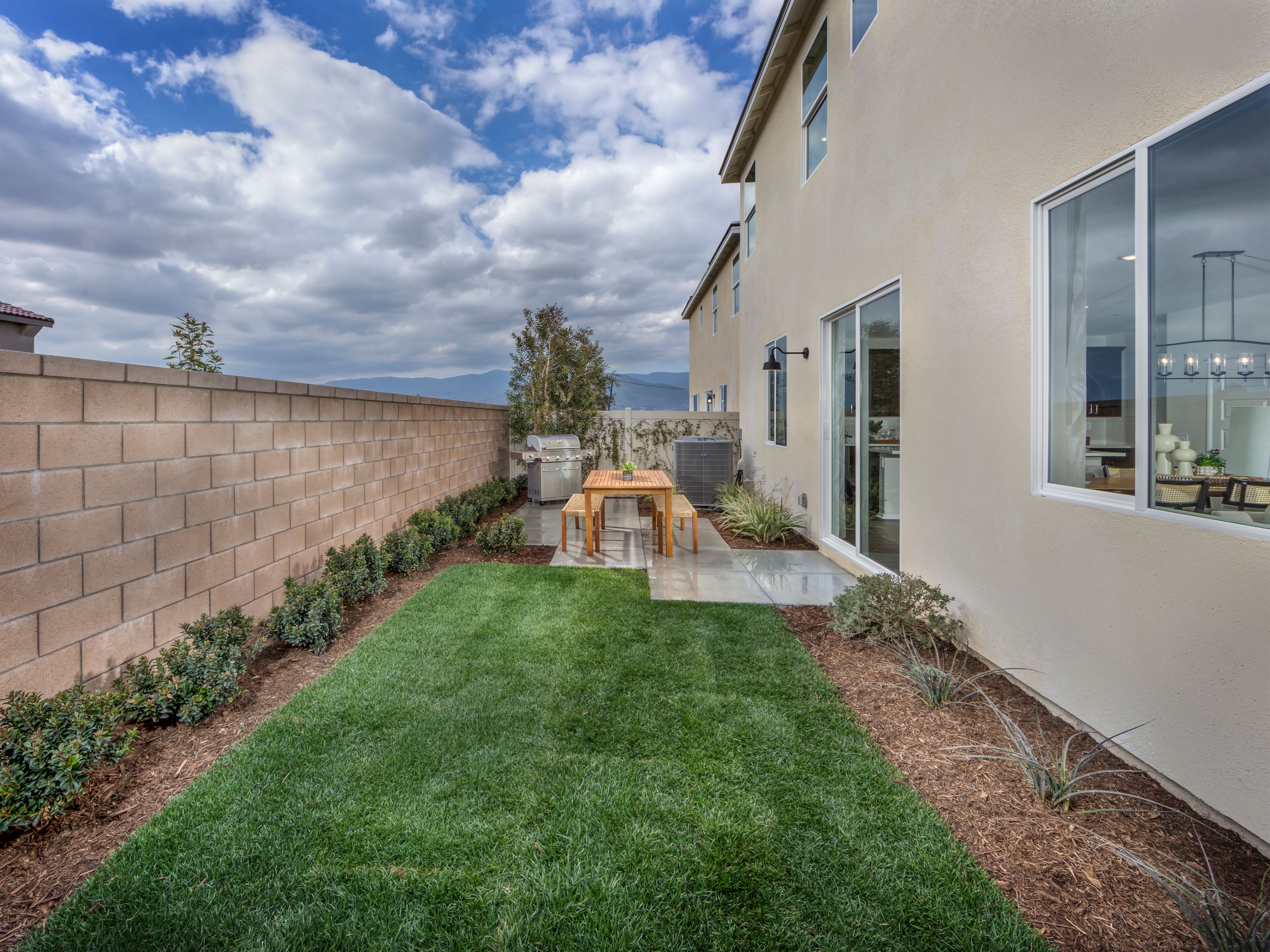 Hilltop - Residence 3 - backyard