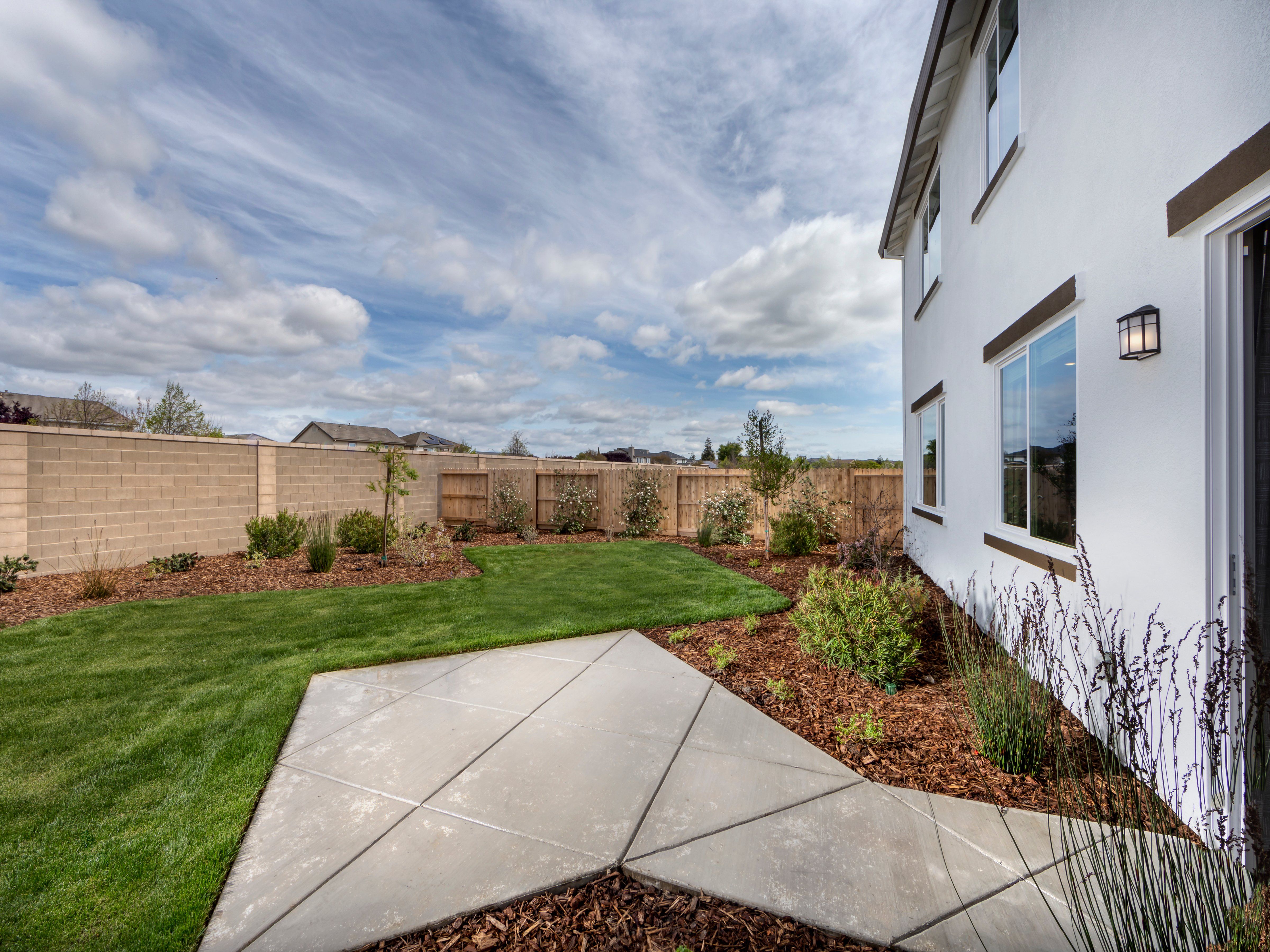 Residence 3 Gallery - NEW - backyard