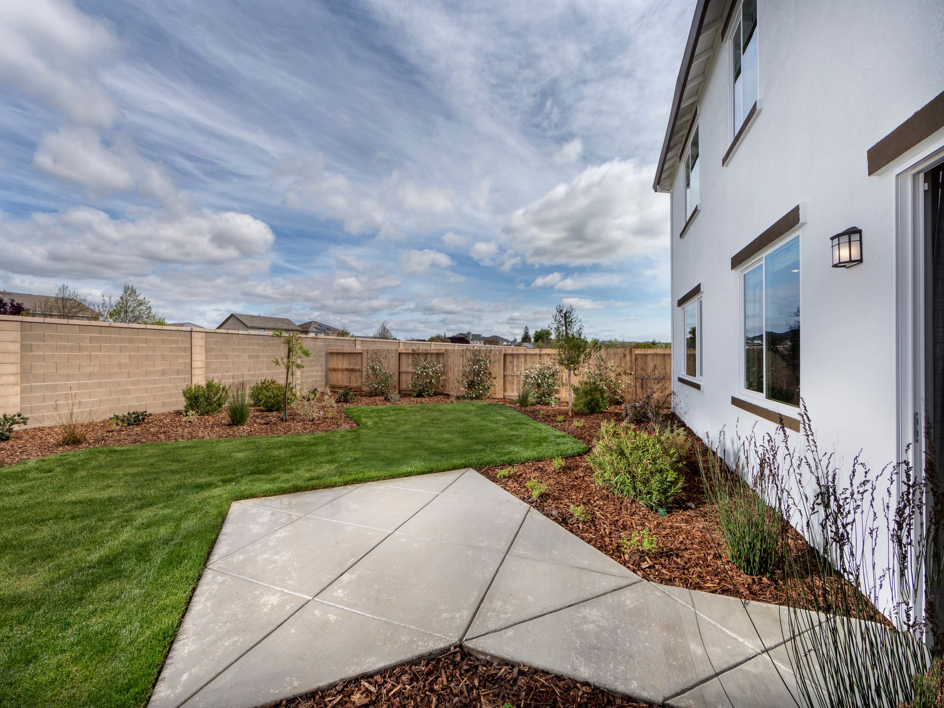 Residence 3 Gallery - NEW - backyard