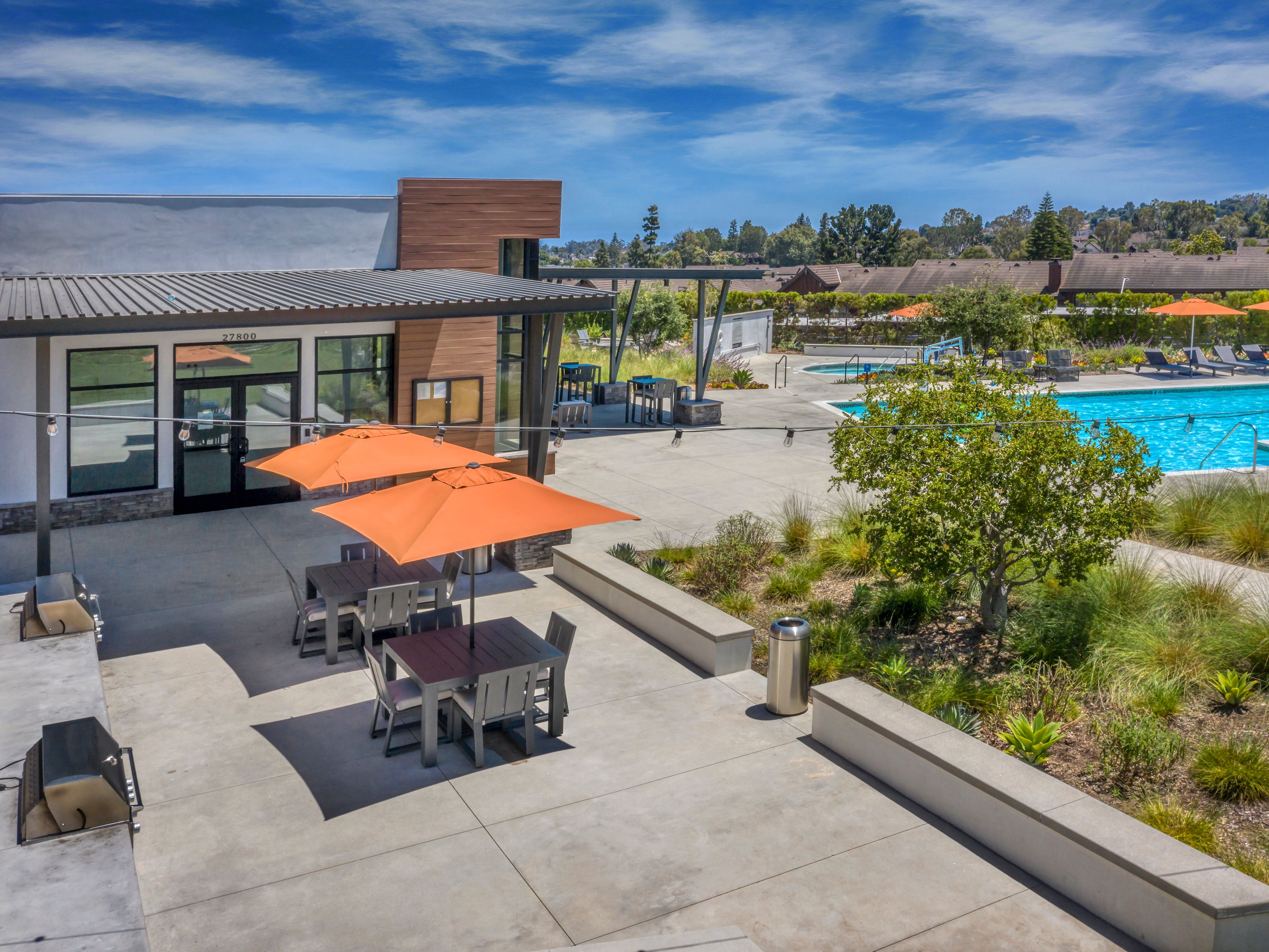 Enjoy your evenings grilling at the Ponte Vista barbeque area.