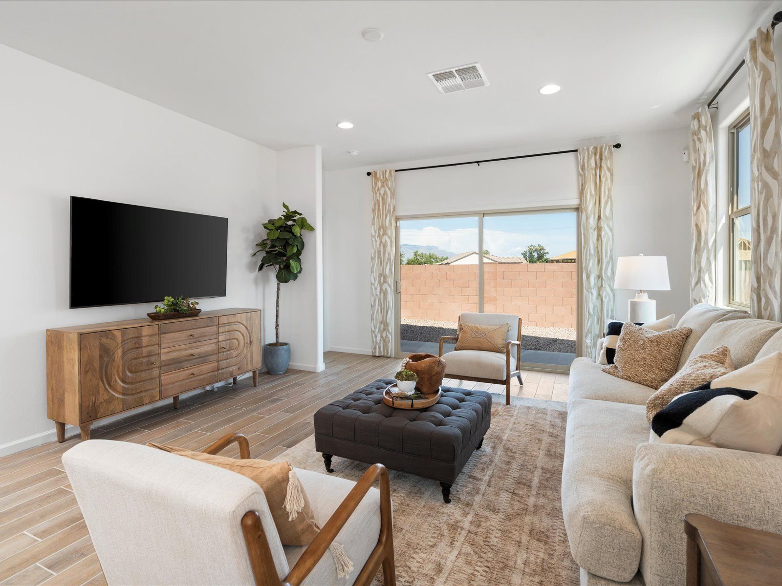 The 1640 plan modeled at Summerstone in Tucson, AZ.