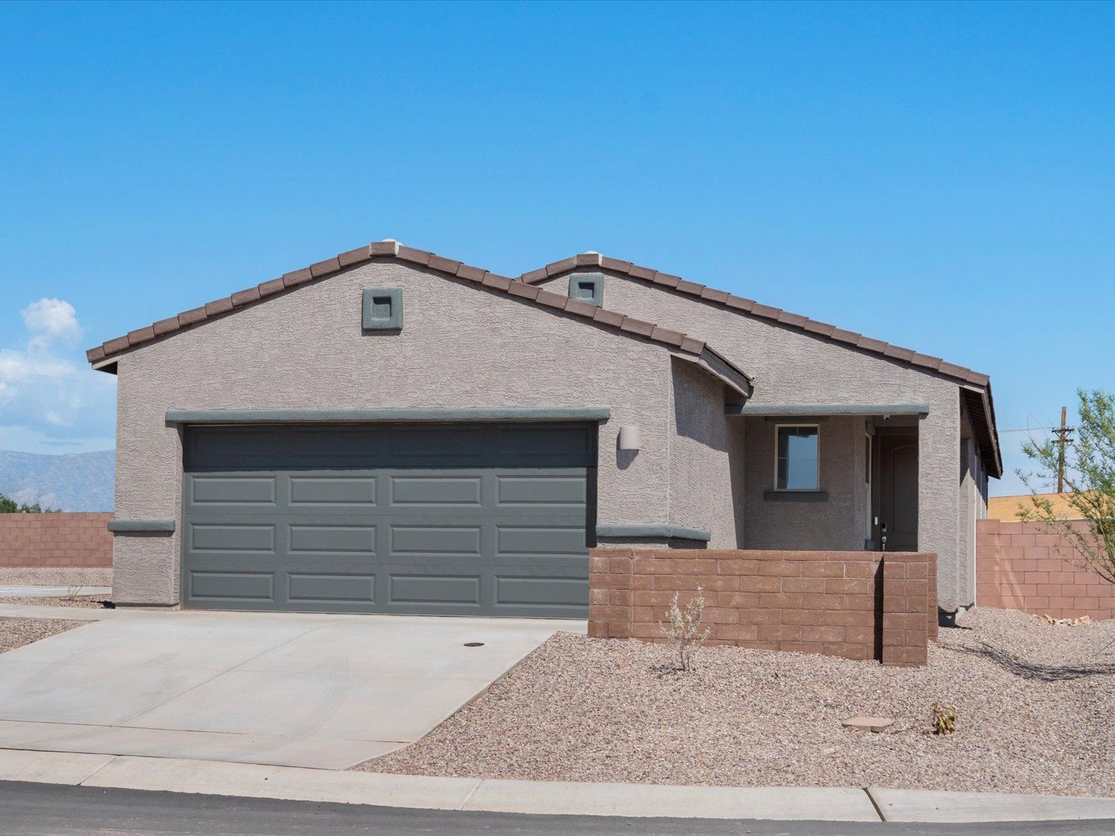 The 1640 plan modeled at Summerstone in Tucson, AZ.