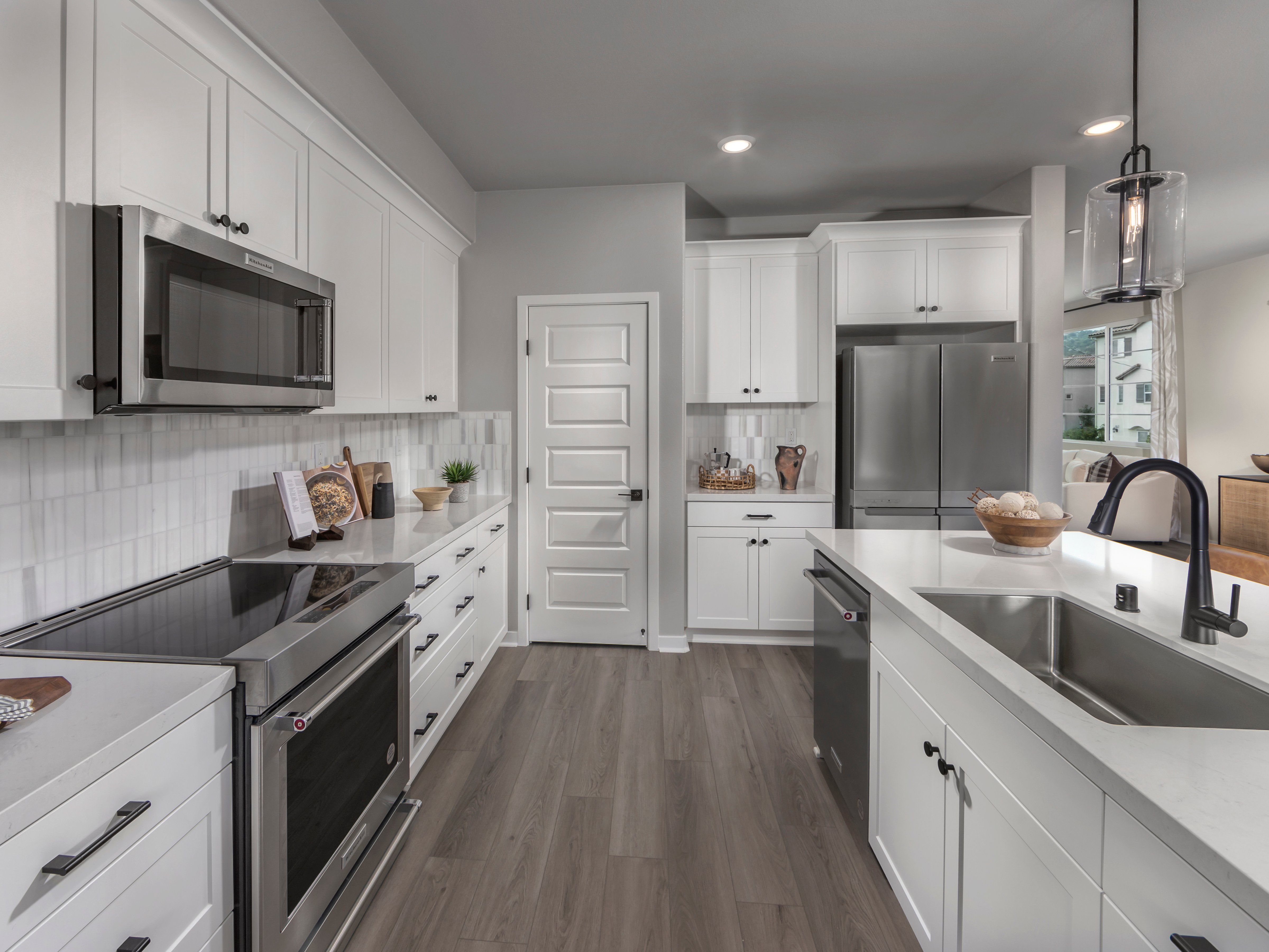 1480 W Longview Lane. San Pedro, CA 90732