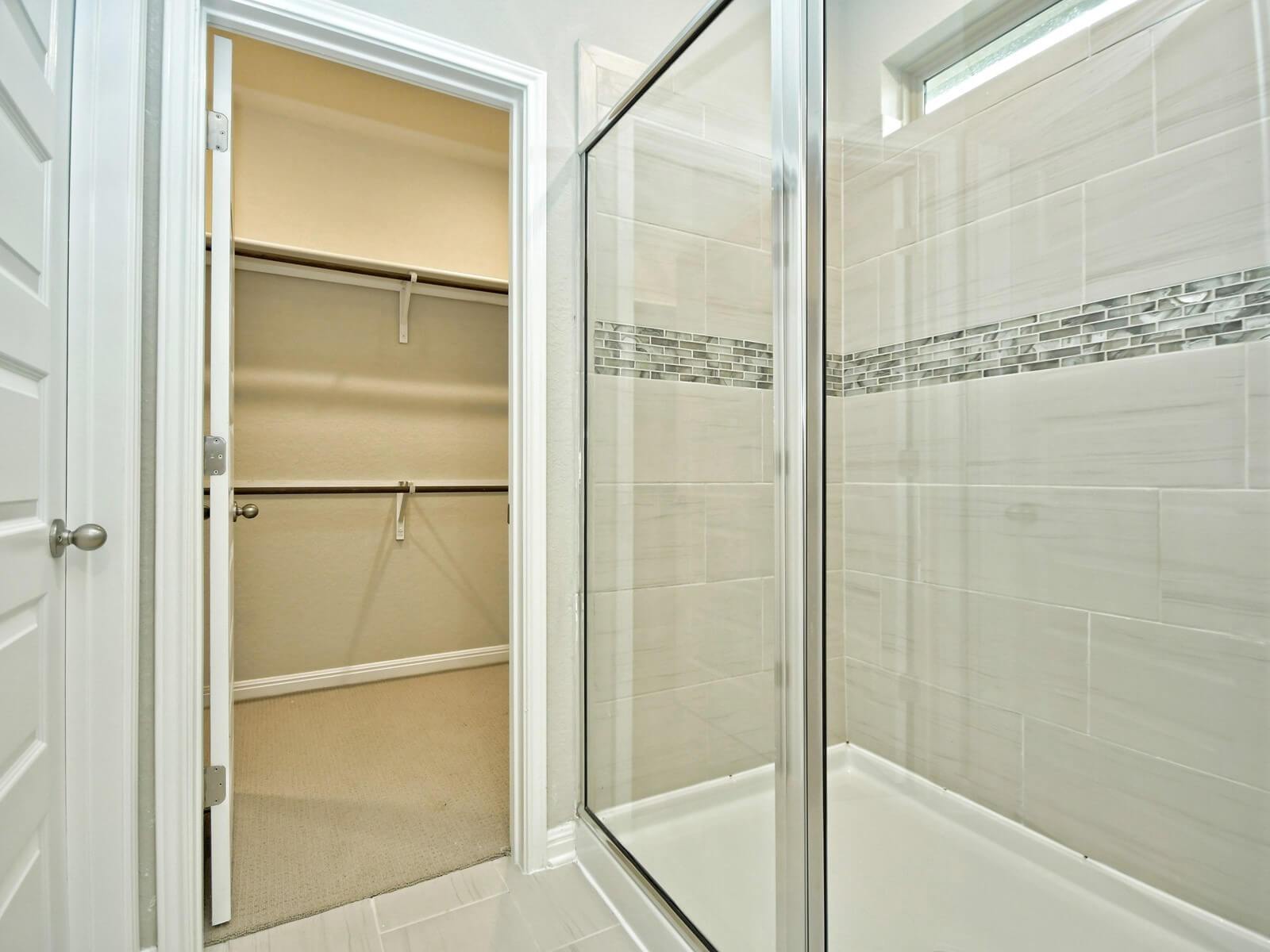 Primary suite bathroom in the San Saba floorplan at a Meritage Homes community.