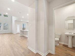 1003 Broken Hollow (The Evergreen (4011))