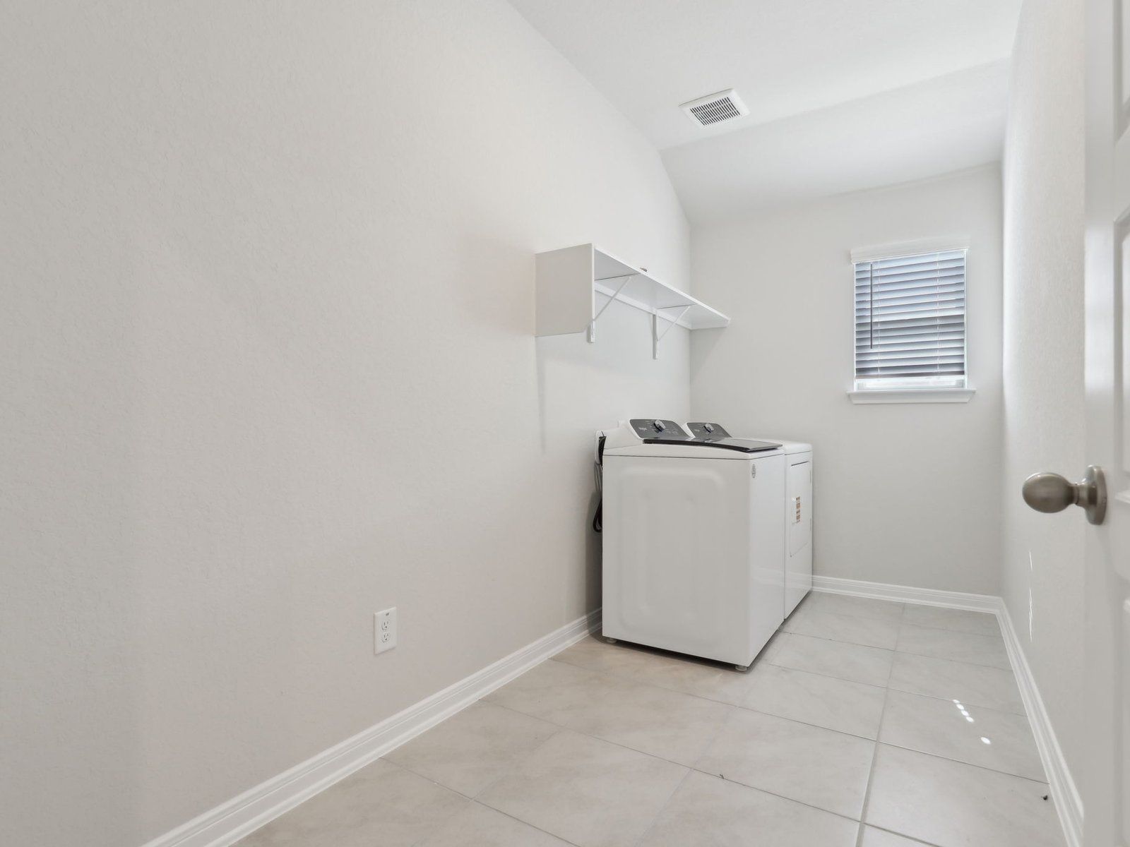 SAN_Legendary Trails_Fitzhugh_C402_Laundry Room_120 Shelton Pass_030.jpg
