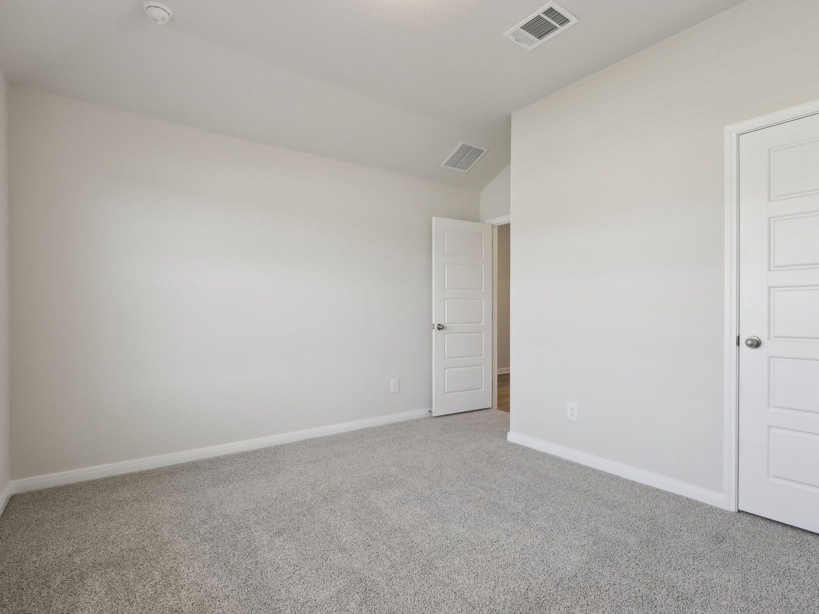 SAN_Legendary Trails_Fitzhugh_C402_Guest Room_120 Shelton Pass_020.jpg