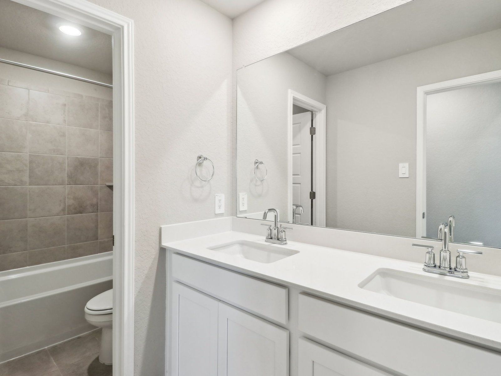 Guest bathroom in the Medina floorplan at a Meritage Homes community.