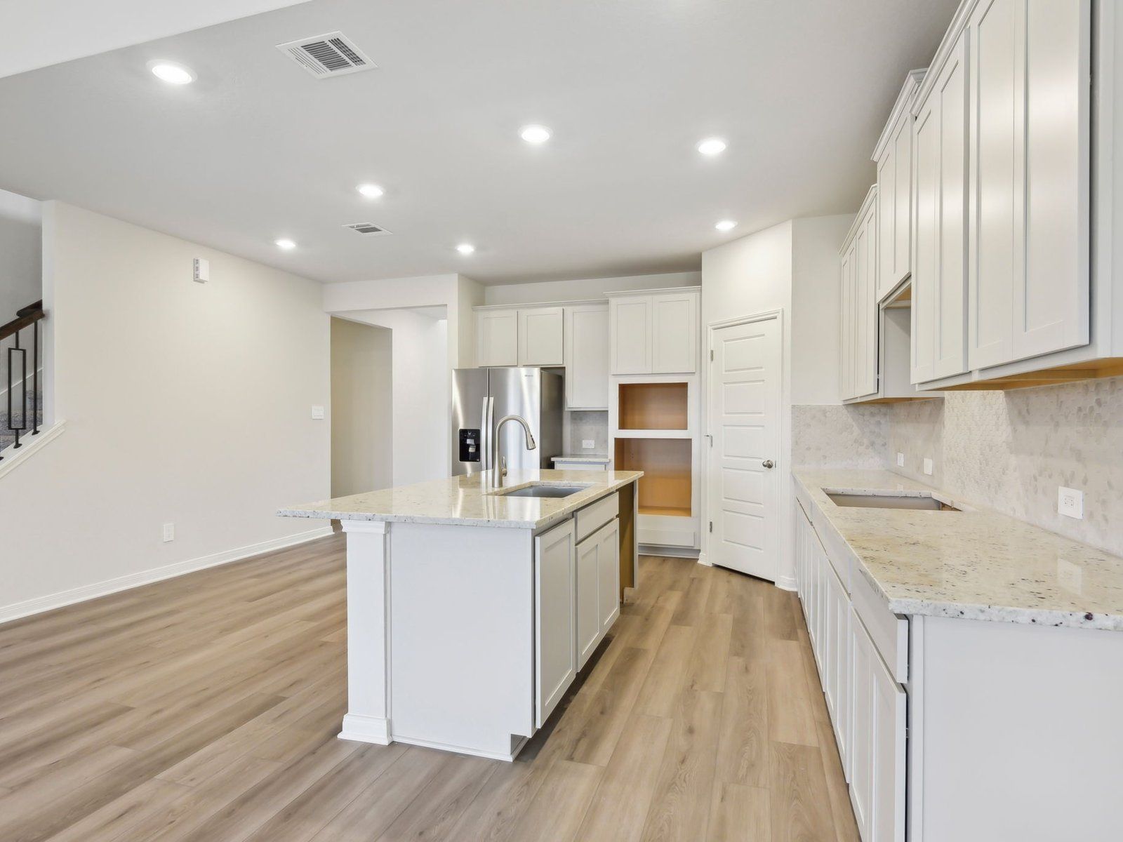 SAN_Estancia Ranch_Legacy_C453_Kitchen_839 Black Horse Way_017.jpg