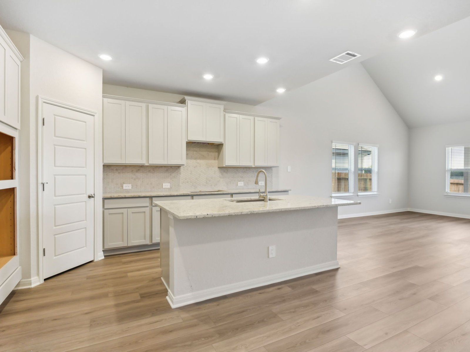SAN_Estancia Ranch_Legacy_C453_Kitchen_839 Black Horse Way_019.jpg
