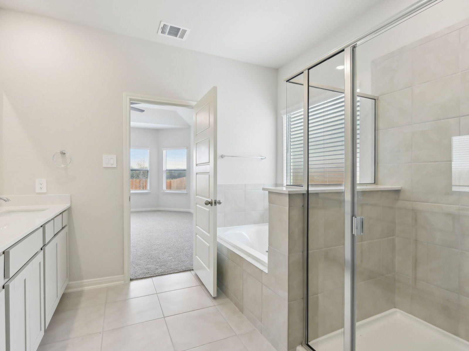 SAN_Estancia Ranch_Legacy_C453_Primary Bath_839 Black Horse Way_042.jpg