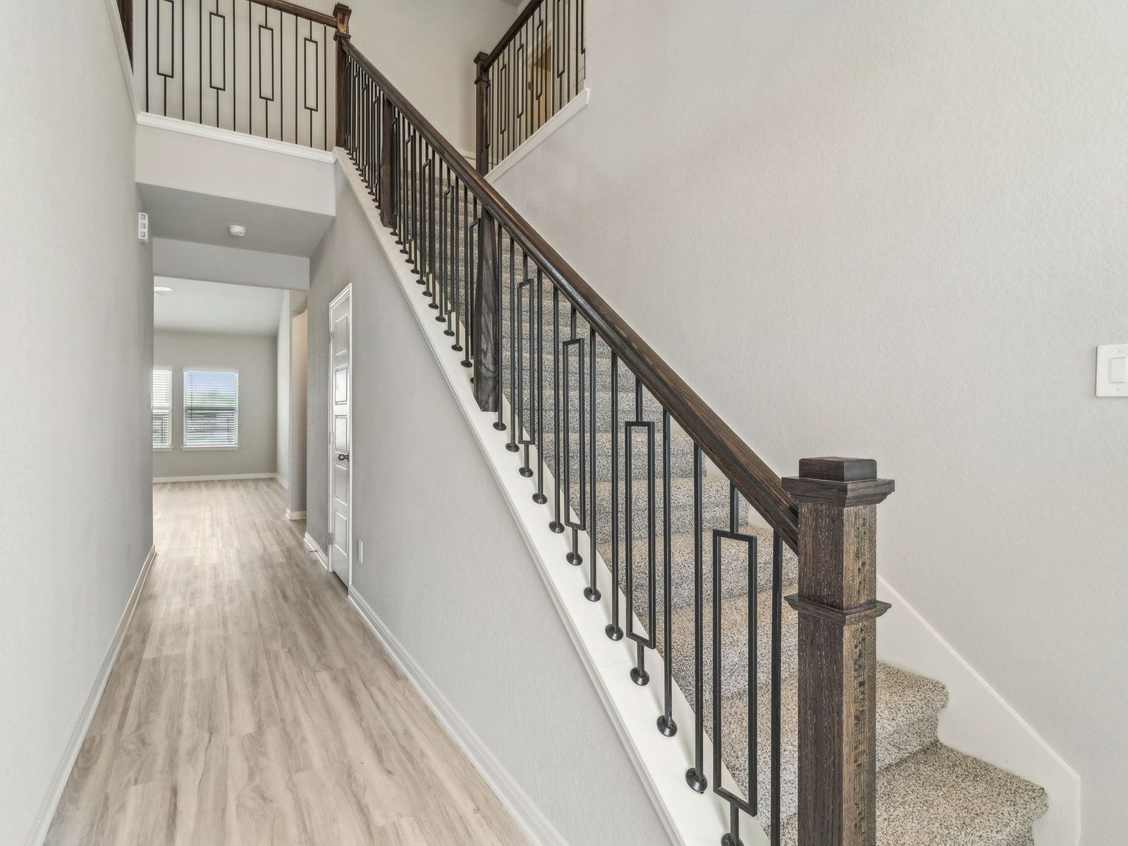 SAN_Autry Pond_McKinnon_C451_Staircase_18107 Ansley Path_009.jpg