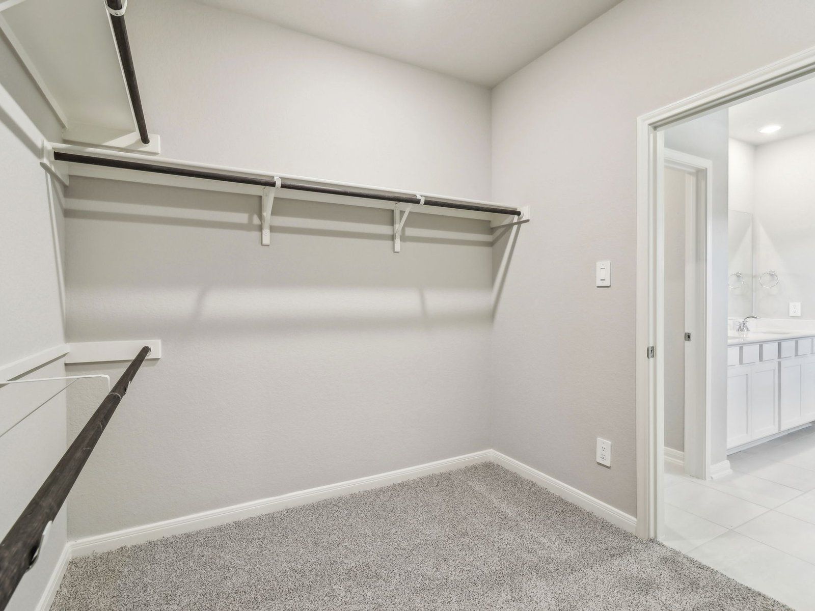 SAN_Autry Pond_McKinnon_C451_Walk In Closet_18107 Ansley Path_031.jpg