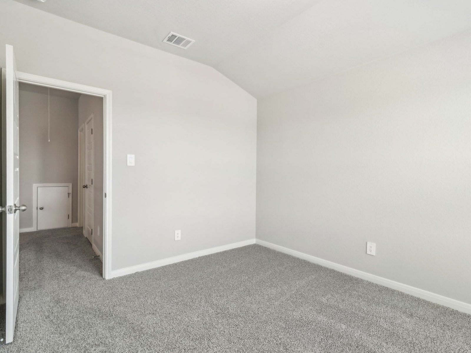 SAN_Autry Pond_McKinnon_C451_Guest Room_18107 Ansley Path_042.jpg