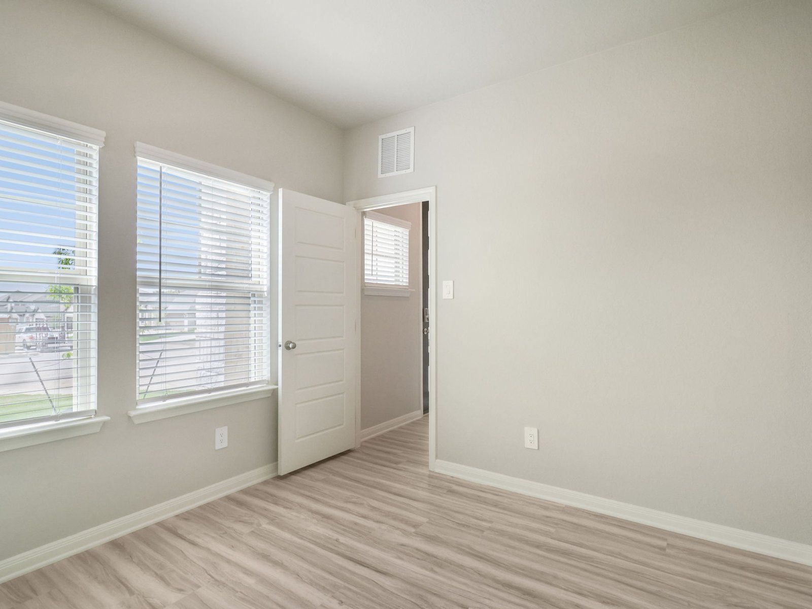 SAN_Autry Pond_McKinnon_C451_Guest Room_18107 Ansley Path_020.jpg