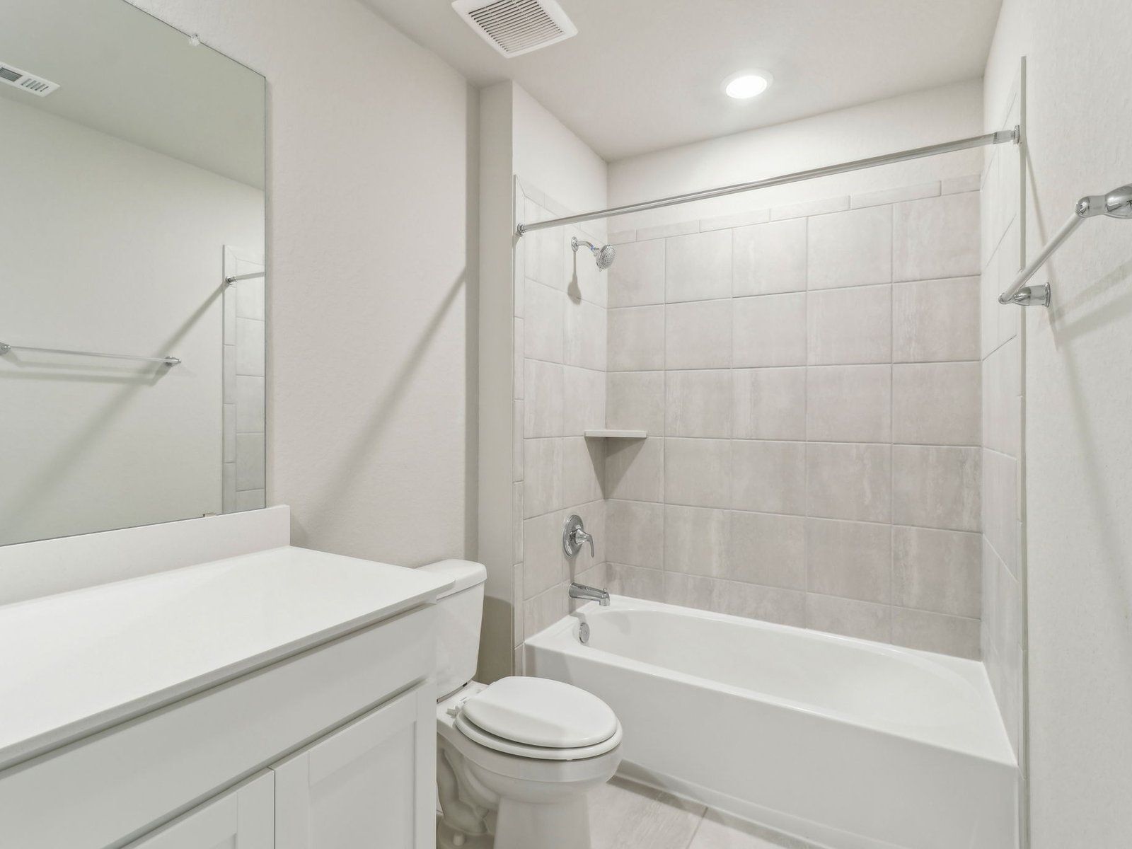 SAN_Autry Pond_McKinnon_C451_Guest Bath_18107 Ansley Path_038.jpg