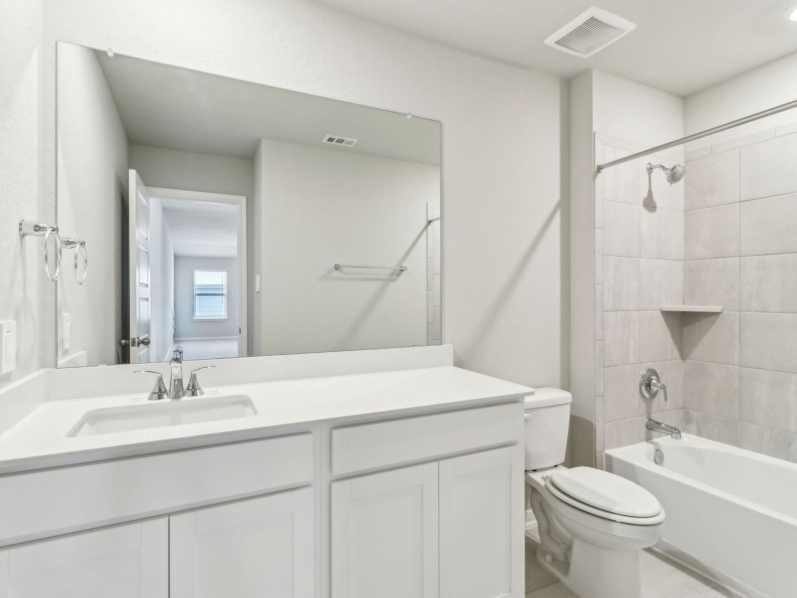 SAN_Autry Pond_McKinnon_C451_Guest Bath_18107 Ansley Path_037.jpg