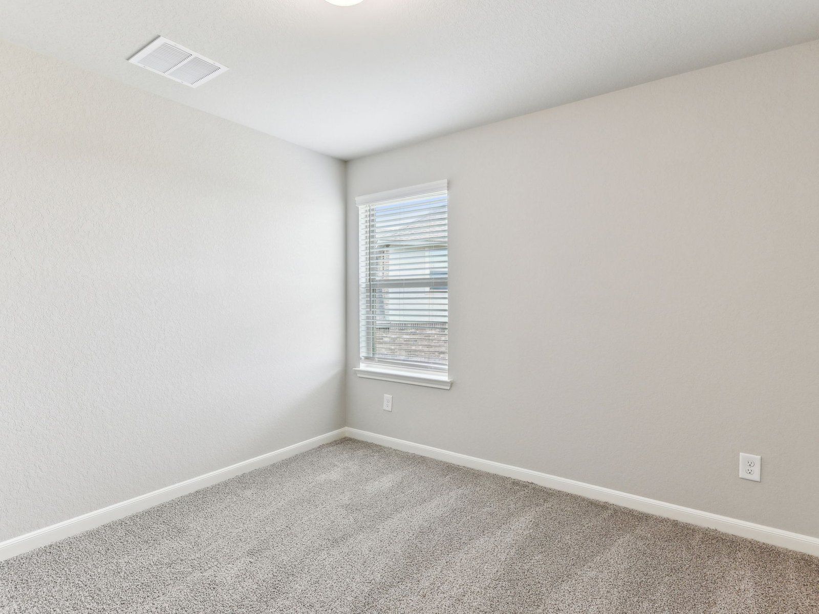 Guest bedroom in the Matador floorplan at a Meritage Homes community in San Antonio, TX.