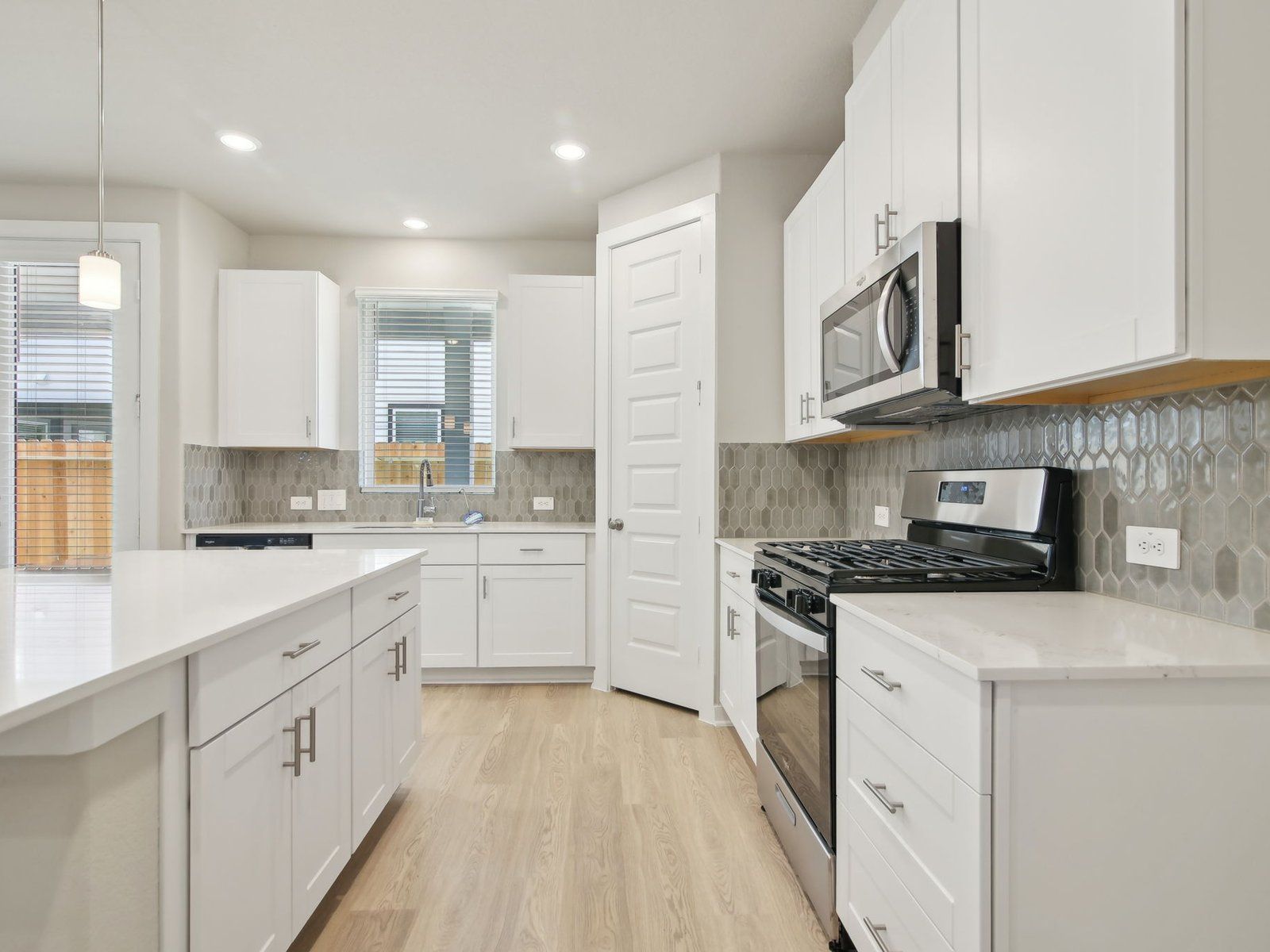 11-custom-Houston - Spring Brook Village - 10027 Rustic Charm St, Houston, TX 77080 - 011.jpg