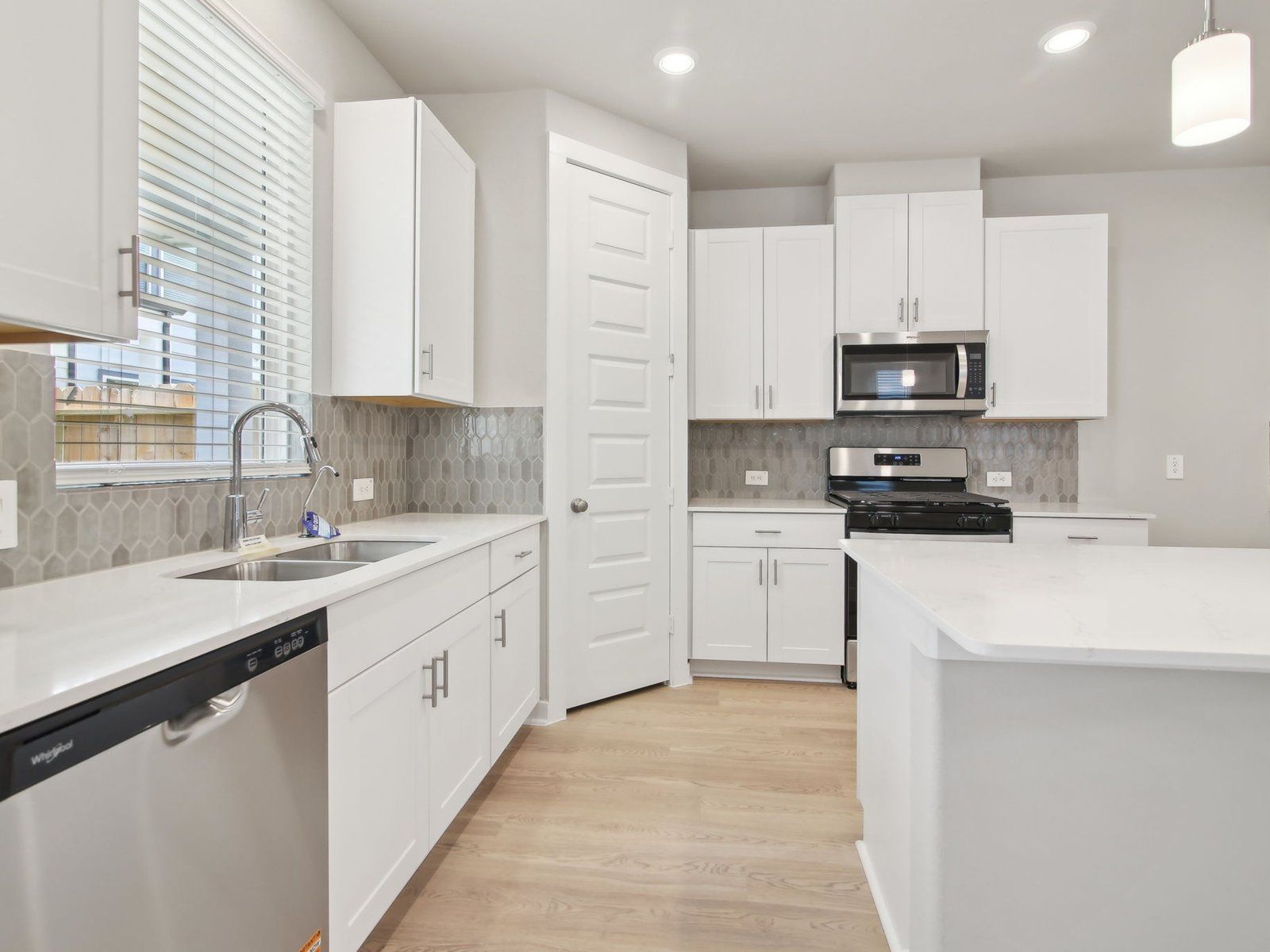 12-custom-Houston - Spring Brook Village - 10027 Rustic Charm St, Houston, TX 77080 - 012.jpg