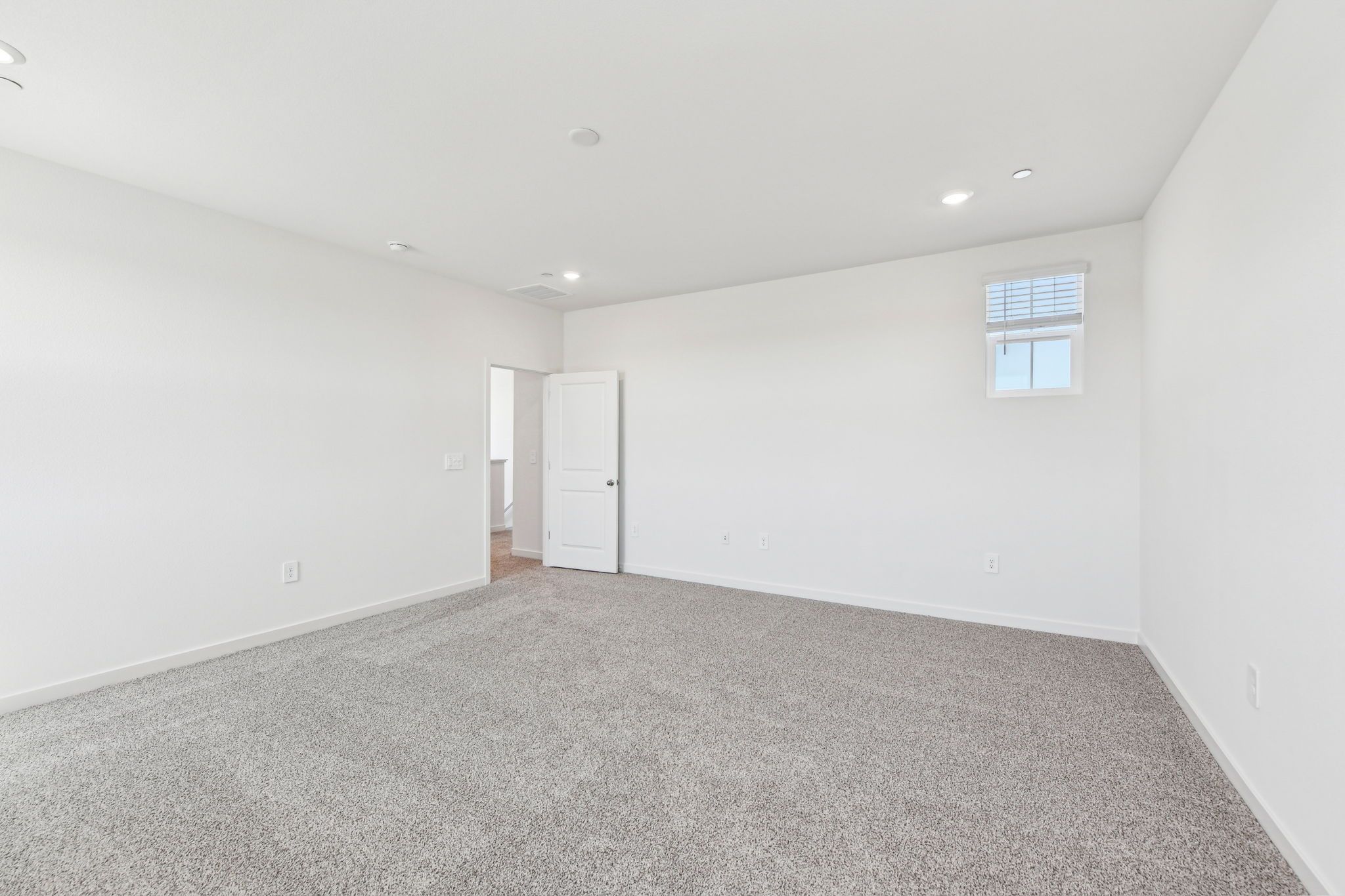 NCA_Vernon_5022_Bedroom_1280_BastionAve_8.jpg