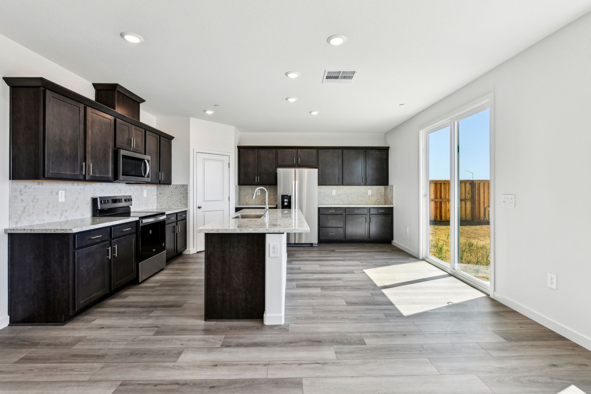 NCA_Vernon_5022_Kitchen_1280_BastionAve_.jpg