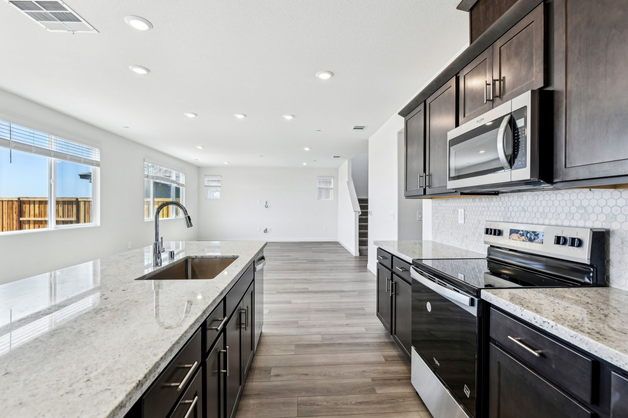 NCA_Vernon_5022_Kitchen_1280_BastionAve_4.jpg