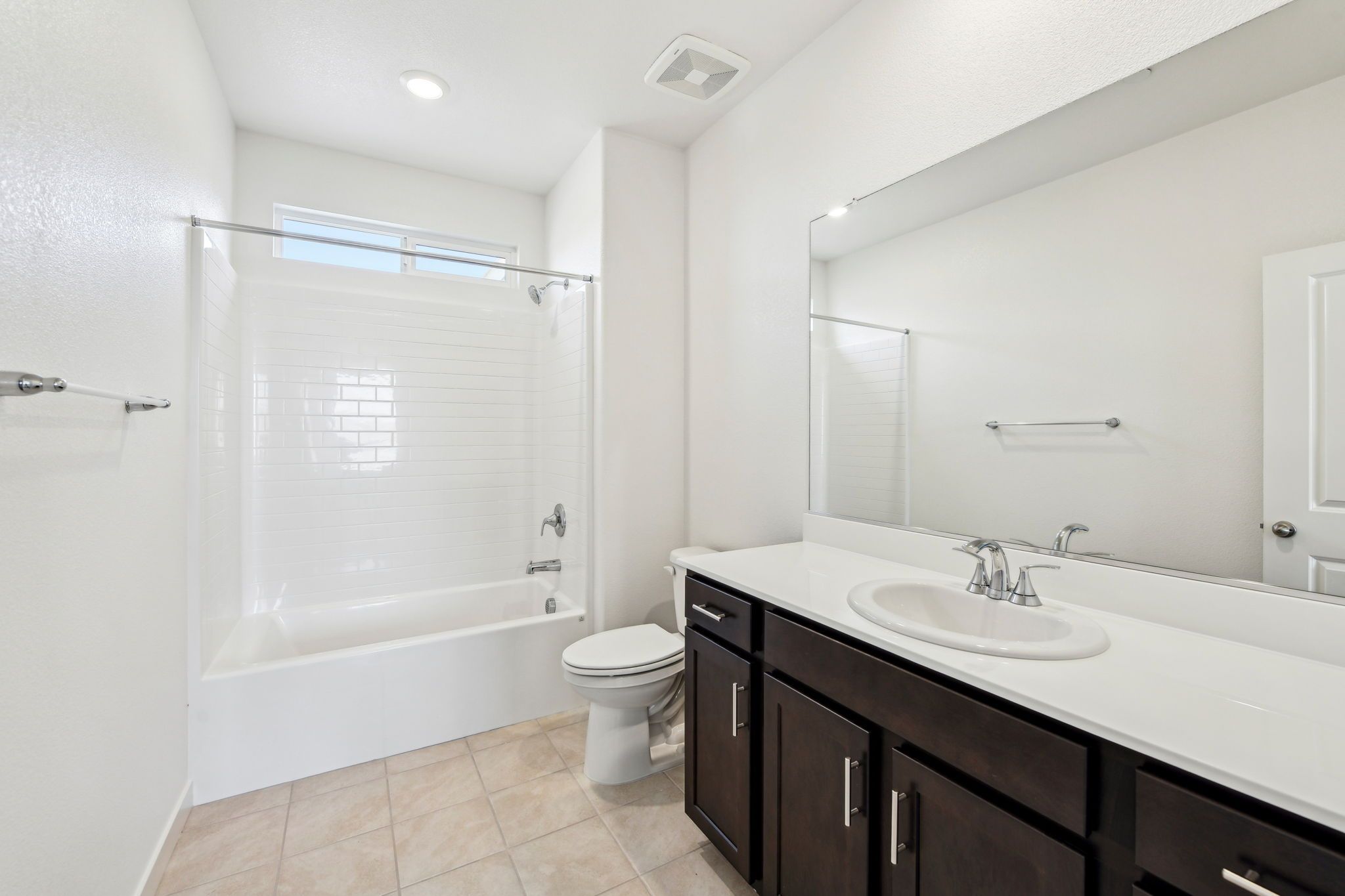 NCA_Vernon_5022_Bathroom_1280_BastionAve_2.jpg