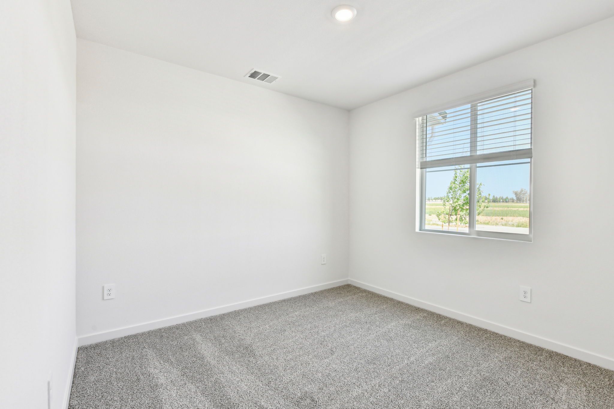 NCA_Vernon_5022_Bedroom_1280_BastionAve_.jpg