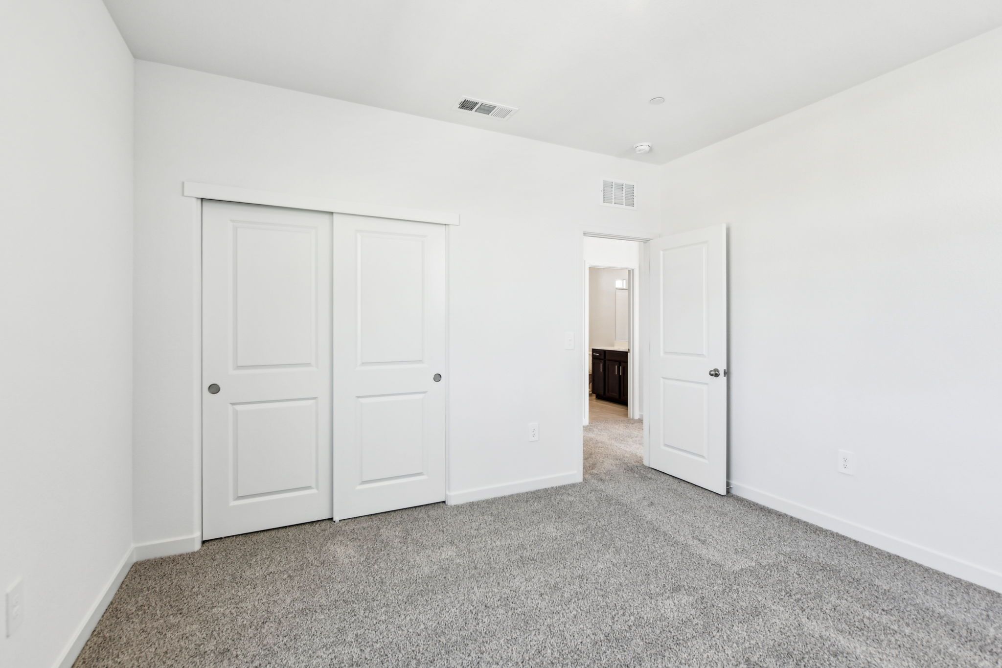 NCA_Vernon_5022_Bedroom_1280_BastionAve_4.jpg