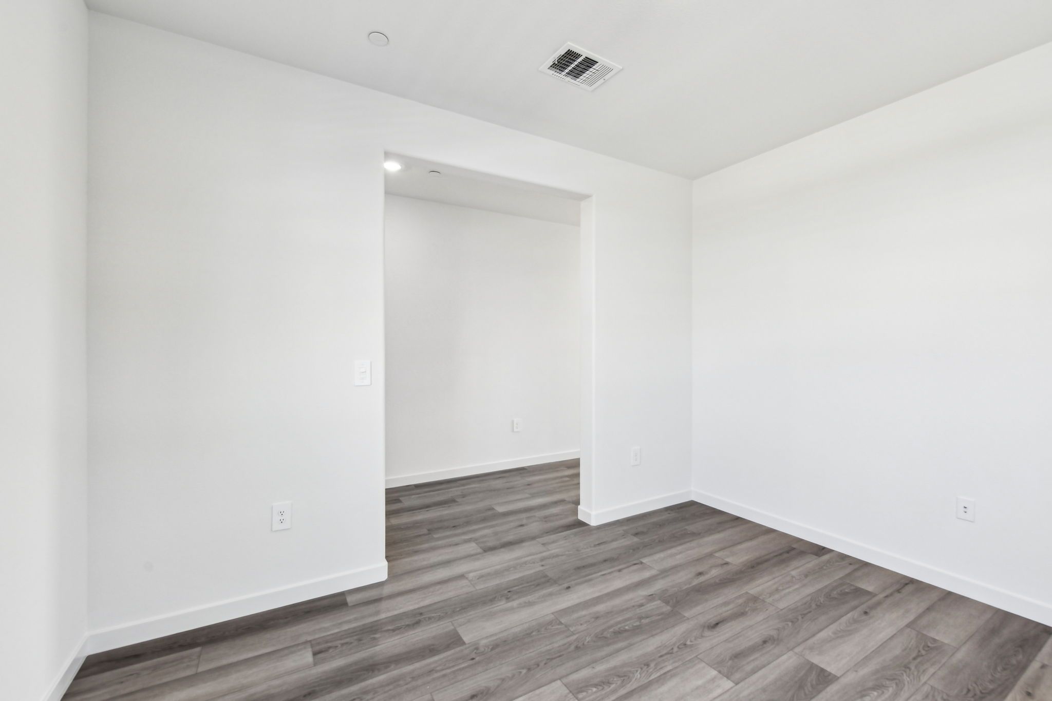 NCA_Vernon_5022_Flex_1280_BastionAve_2.jpg