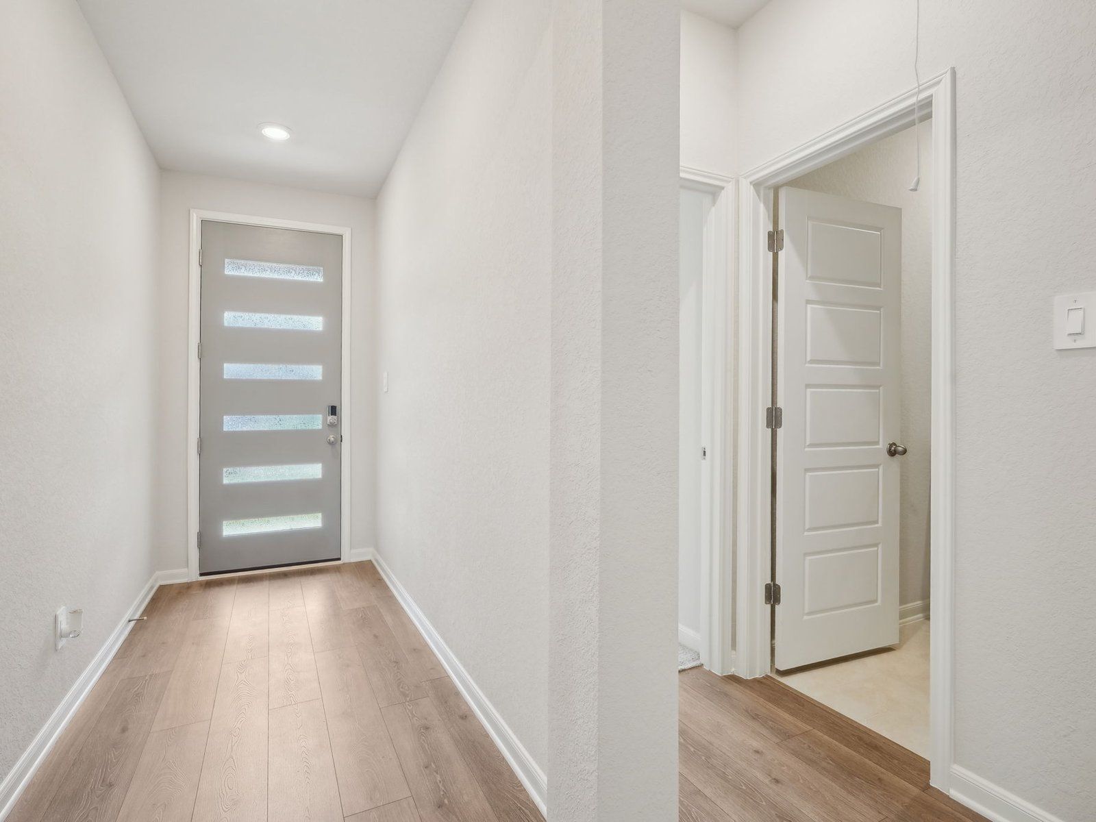 SAN_Sagebrooke_Rio Grande_3010_Hallway_11526 Cottage Pt_005.jpg