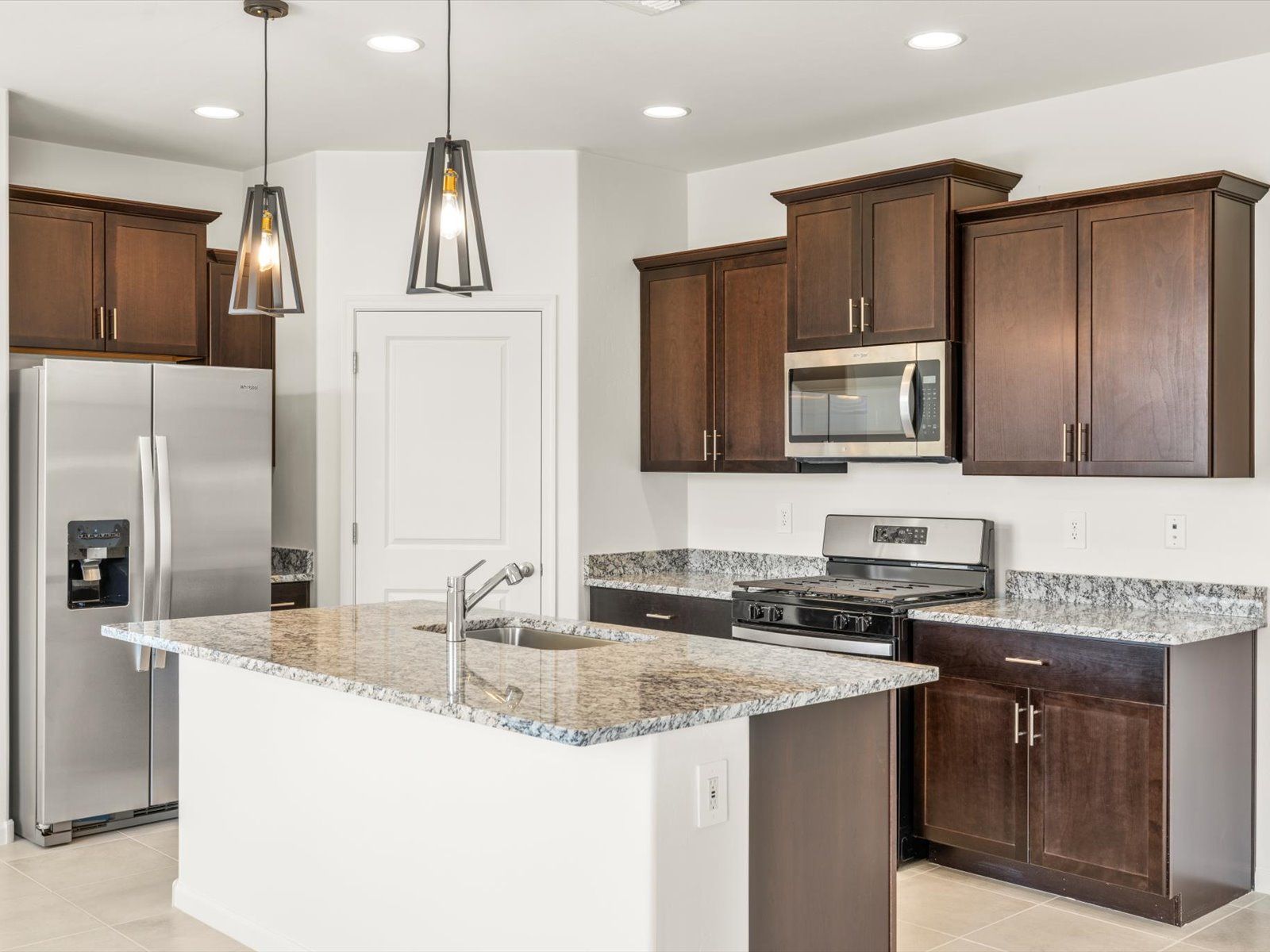 TUC_Valencia-Crossing_Revel_Kitchen_4852-E-Julian-Wash-Dr