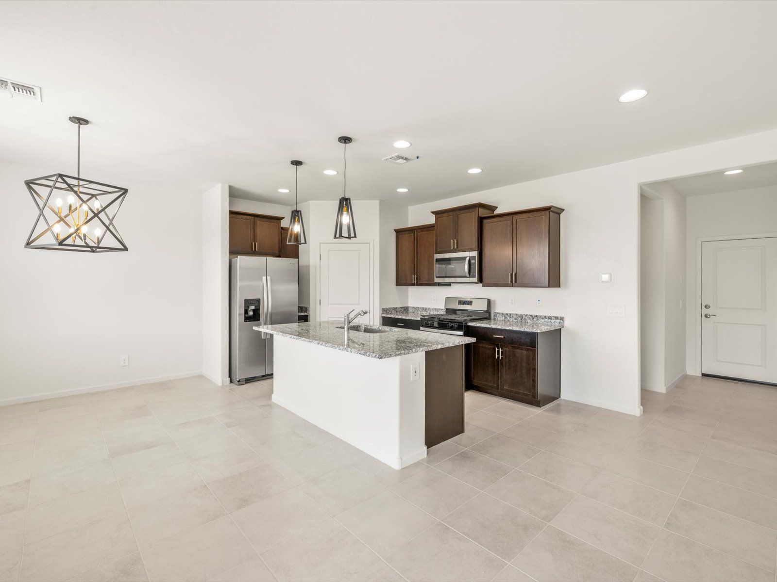 TUC_Valencia-Crossing_Revel_Kitchen_4852-E-Julian-Wash-Dr