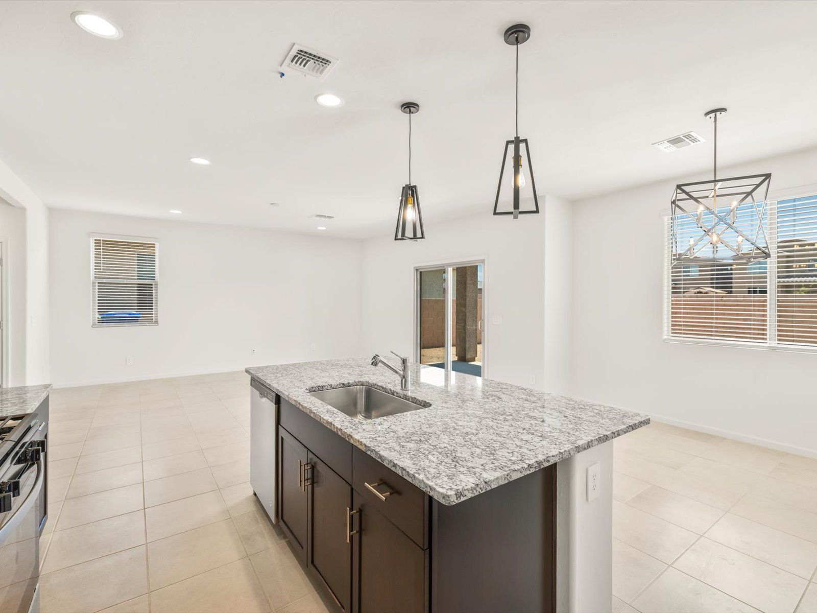 TUC_Valencia-Crossing_Revel_Kitchen-Island_4852-E-Julian-Wash-Dr