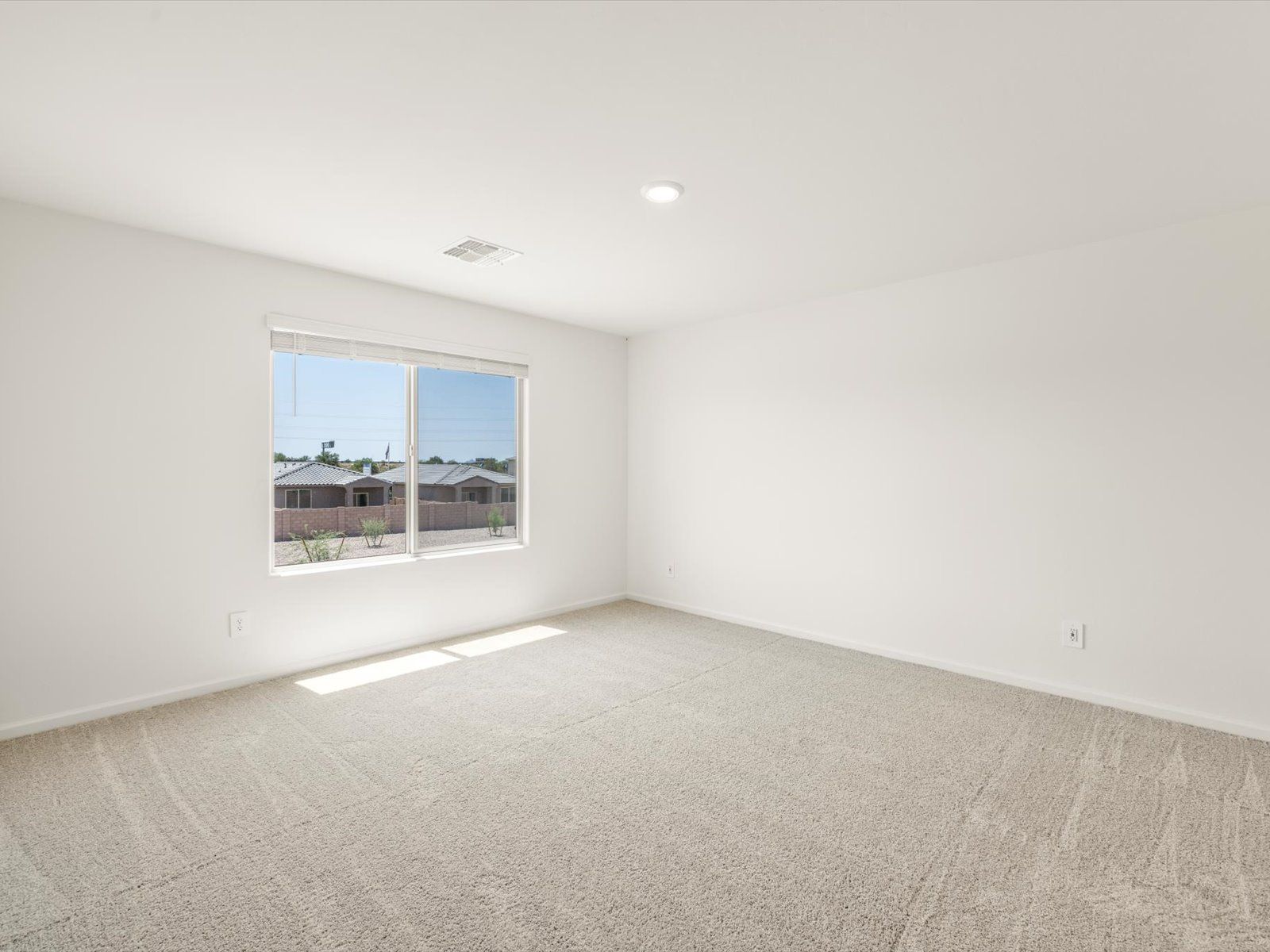 TUC_Valencia-Crossing_Revel_Living-Area_4852-E-Julian-Wash-Dr
