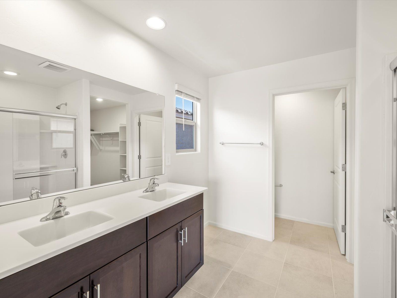 TUC_Valencia-Crossing_Revel_Bathroom_4852-E-Julian-Wash-Dr