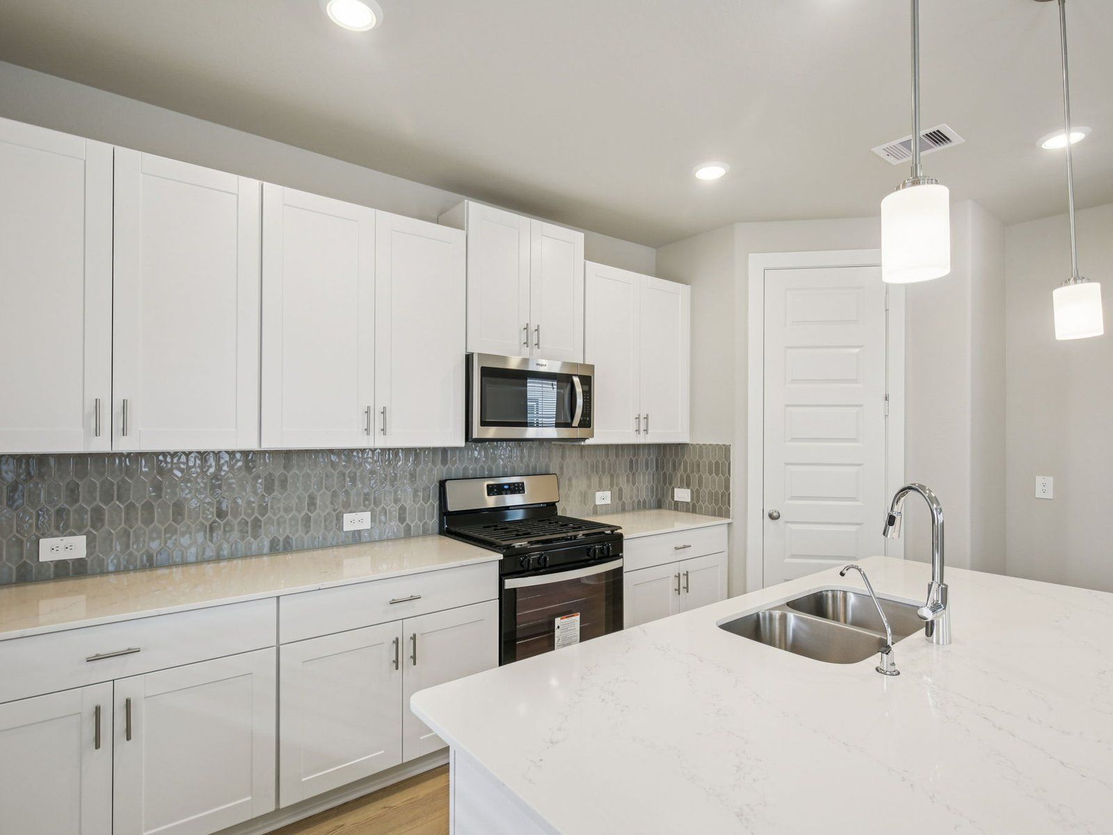 13-custom-Houston - Spring Brook Village- 10015 Rustic Charm St Houston TX 77080-009.jpg