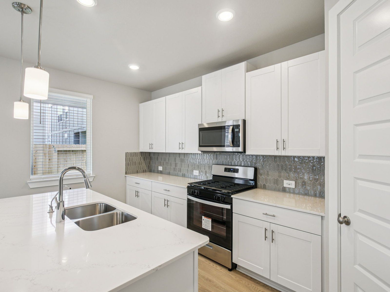 14-custom-Houston - Spring Brook Village- 10015 Rustic Charm St Houston TX 77080-010.jpg
